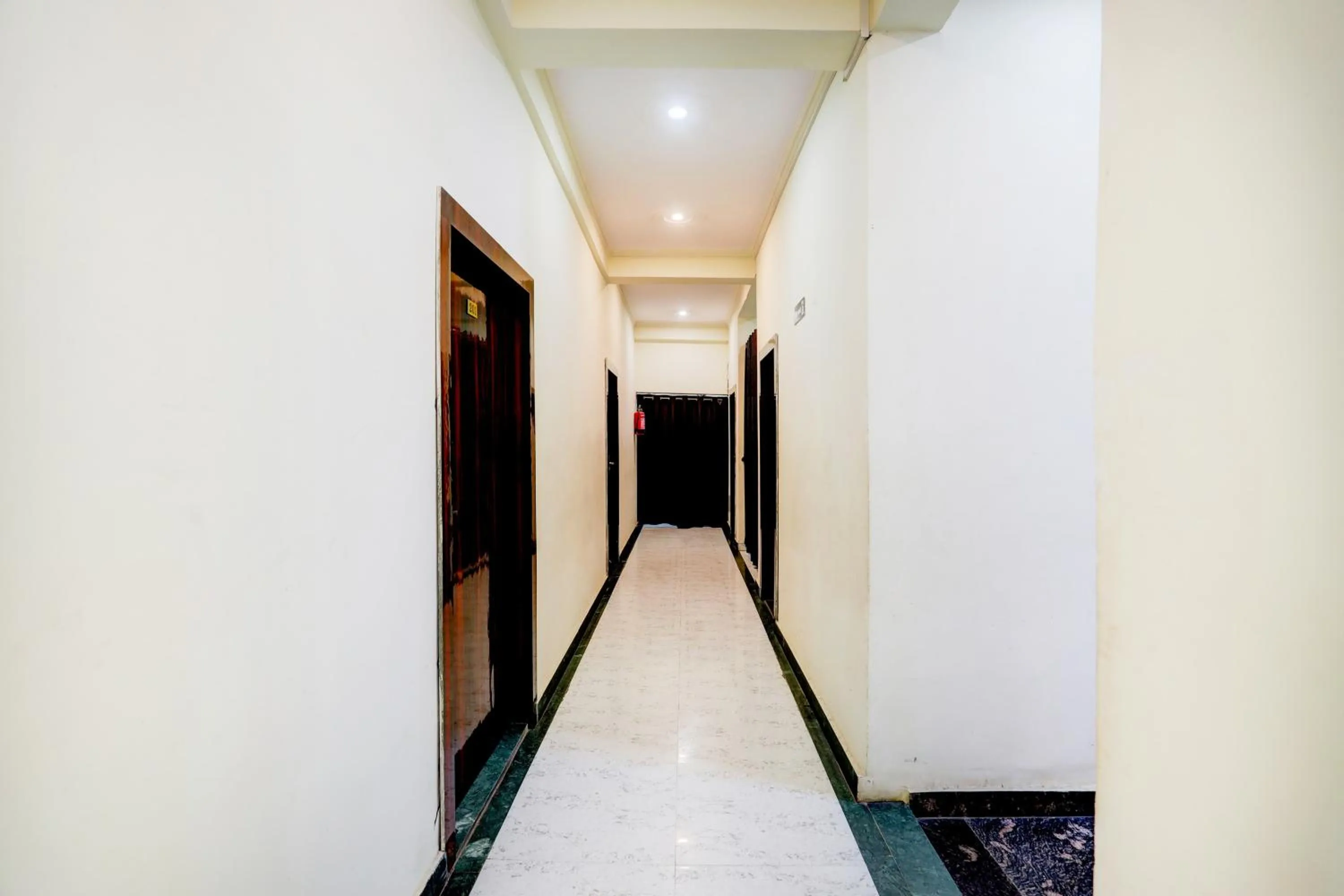 Lobby or reception in Super Hotel O Sankat Mochan Gandhi Nagar