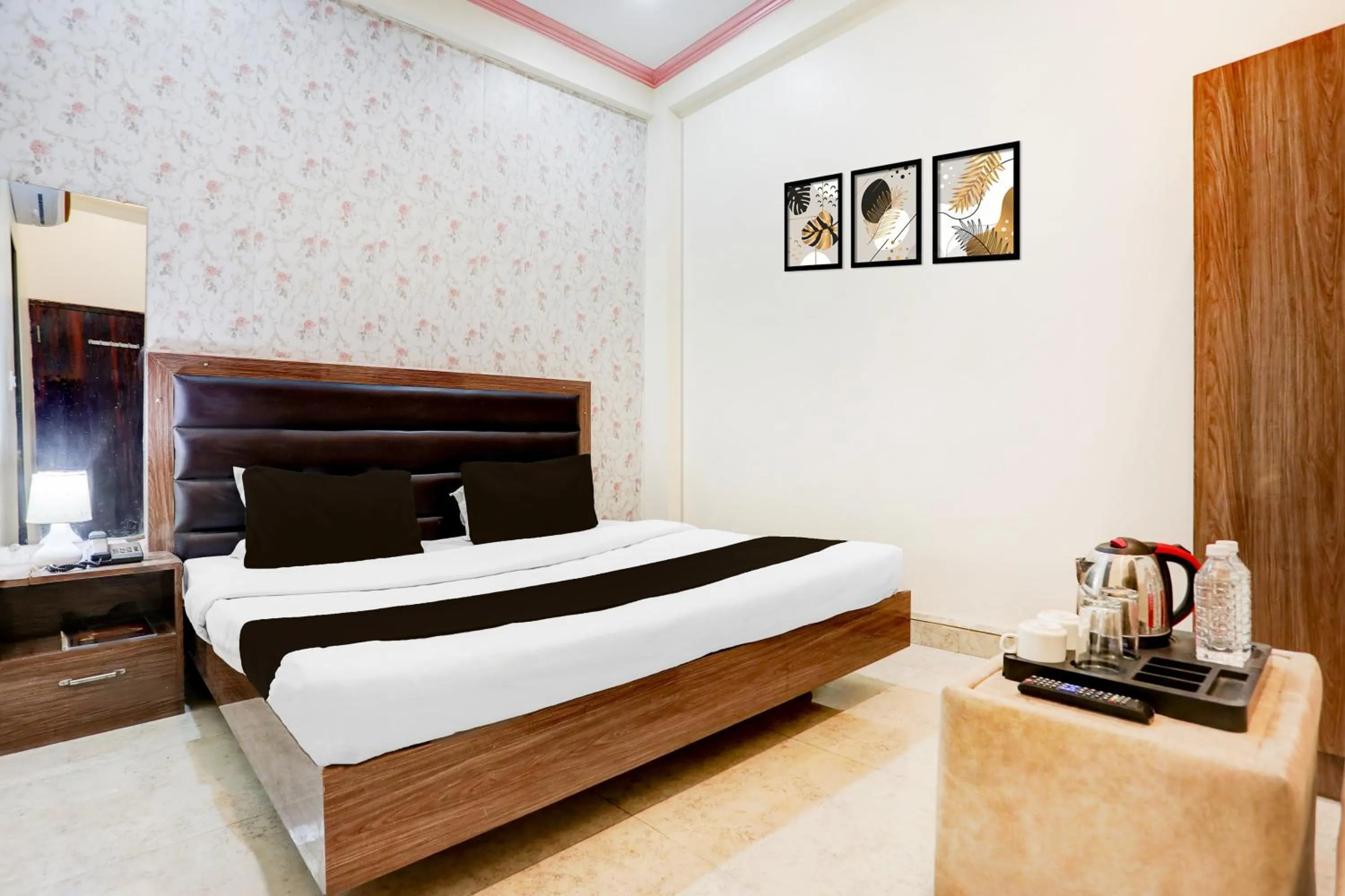Bedroom, Bed in Super Hotel O Sankat Mochan Gandhi Nagar
