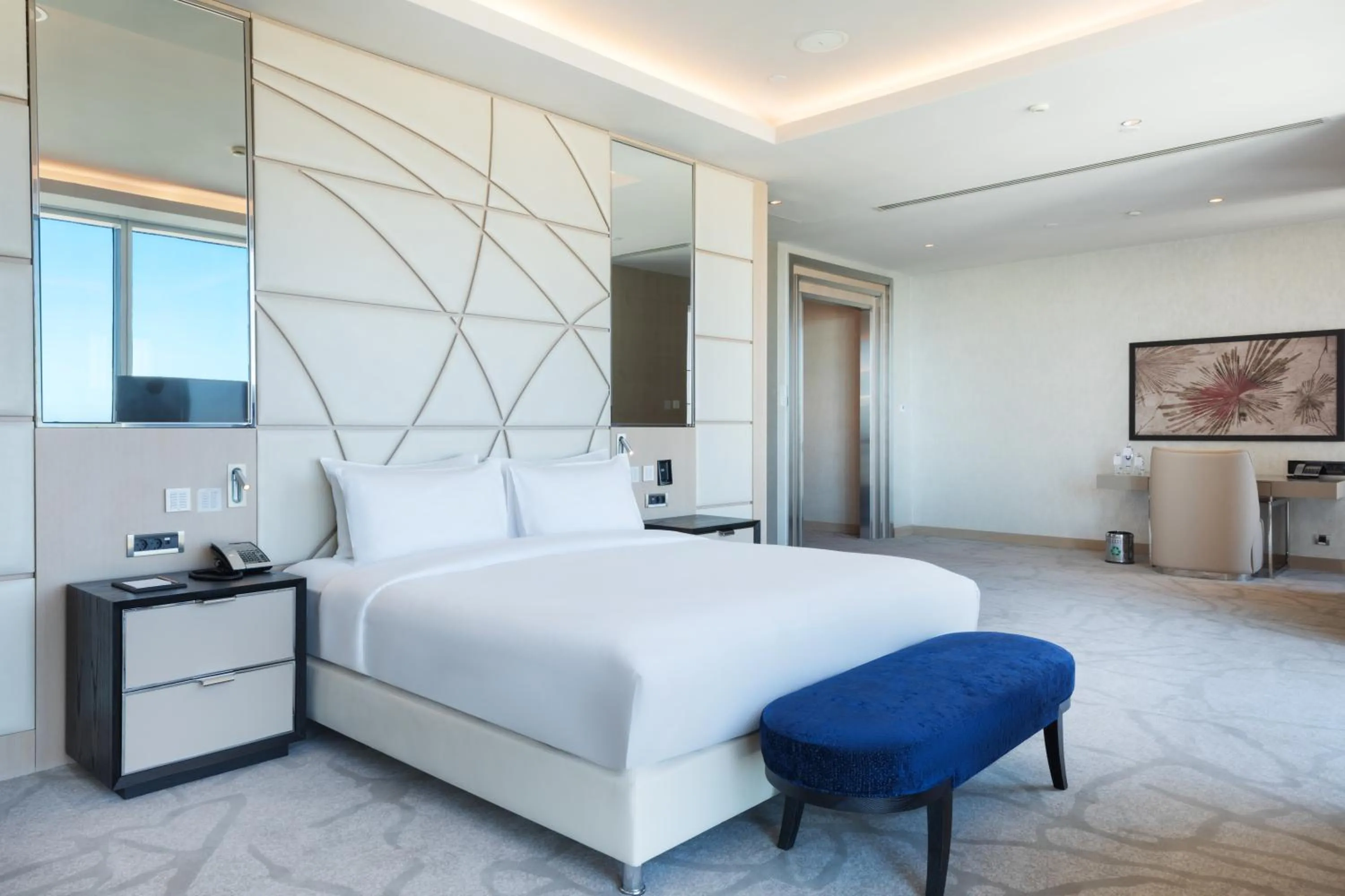 Bedroom, Bed in Wyndham Grand Istanbul Levent Hotel & Conference Center