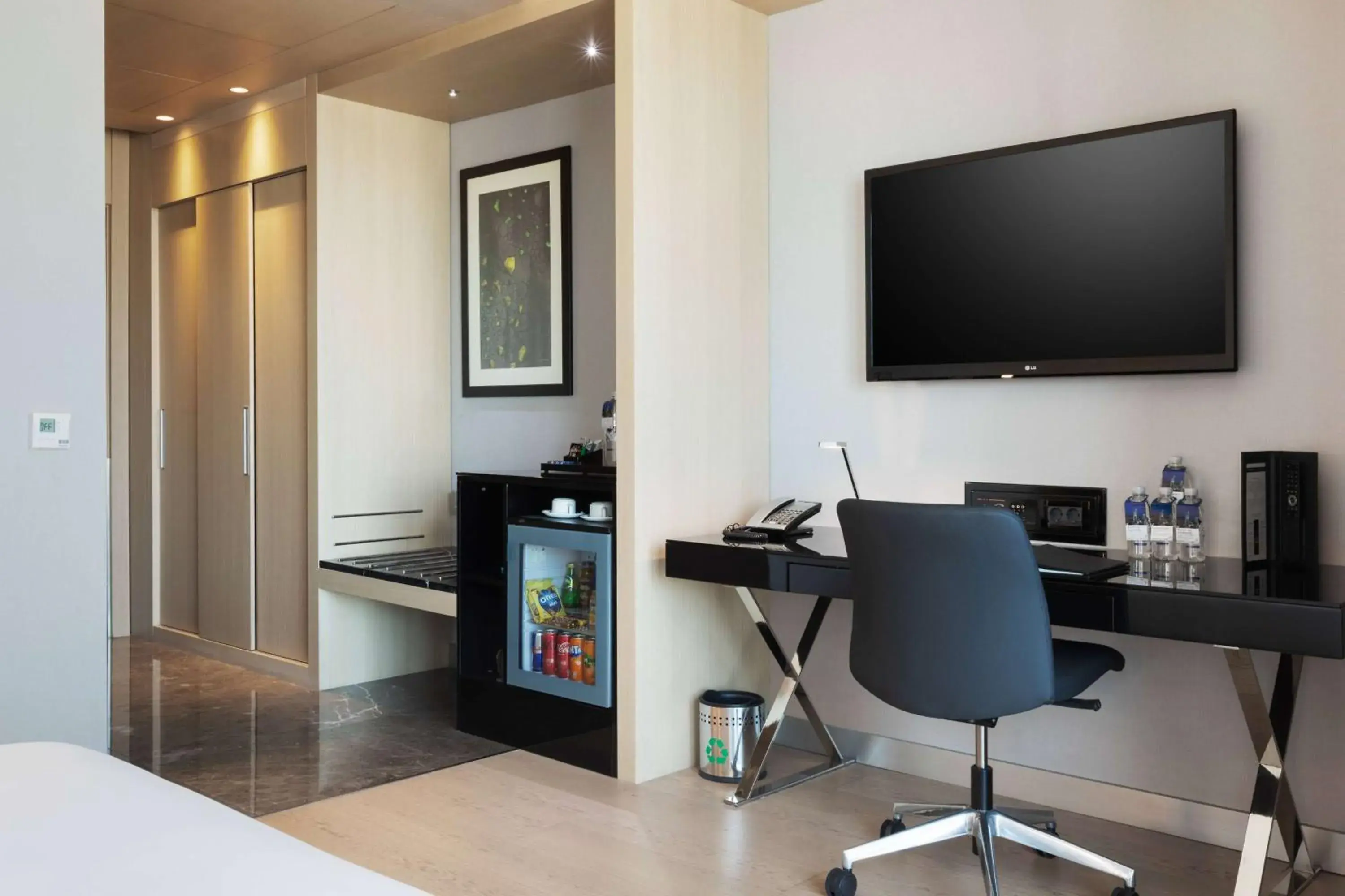 Deluxe Room King Bed with City view - Accessible Room in Wyndham Grand Istanbul Levent Hotel & Conference Center Deluxe Room King Bed with City view - Accessible Room in Wyndham Grand Istanbul Levent Hotel & Conference Center