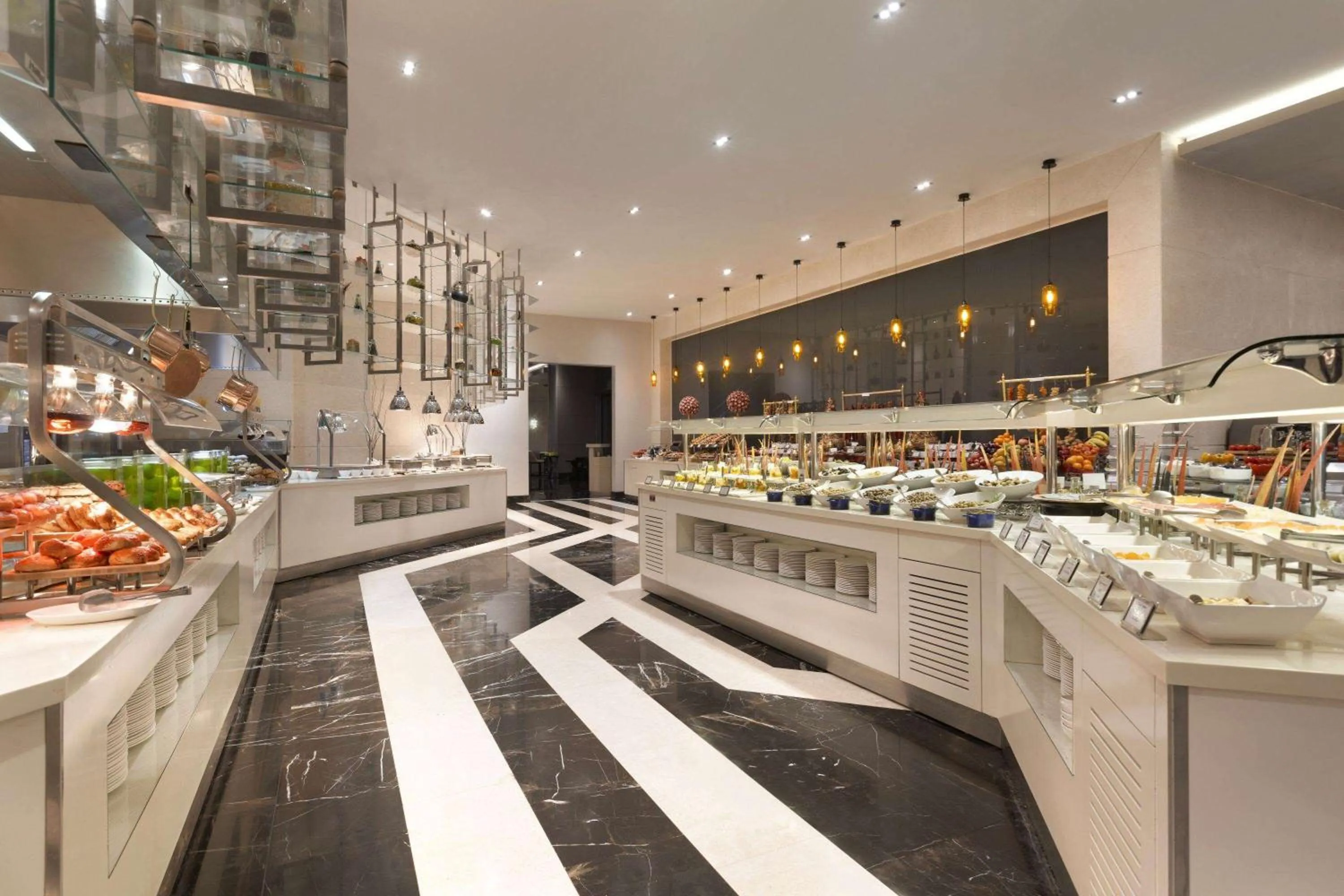 Kitchen or kitchenette in Wyndham Grand Istanbul Levent Hotel & Conference Center