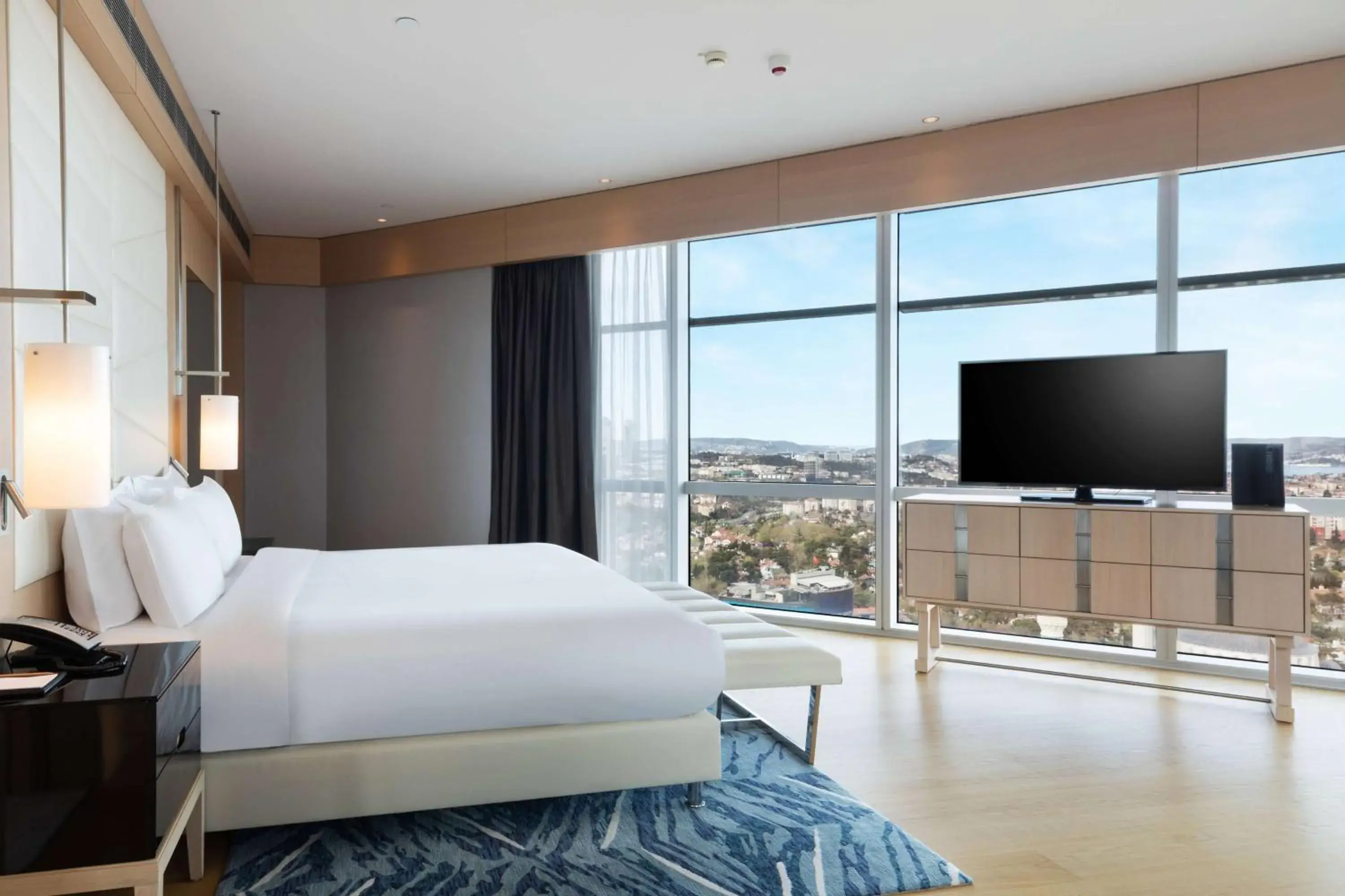 Senior One Bedroom Suite with Partial Sea View & Kitchenette in Wyndham Grand Istanbul Levent Hotel & Conference Center Senior One Bedroom Suite with Partial Sea View & Kitchenette in Wyndham Grand Istanbul Levent Hotel & Conference Center