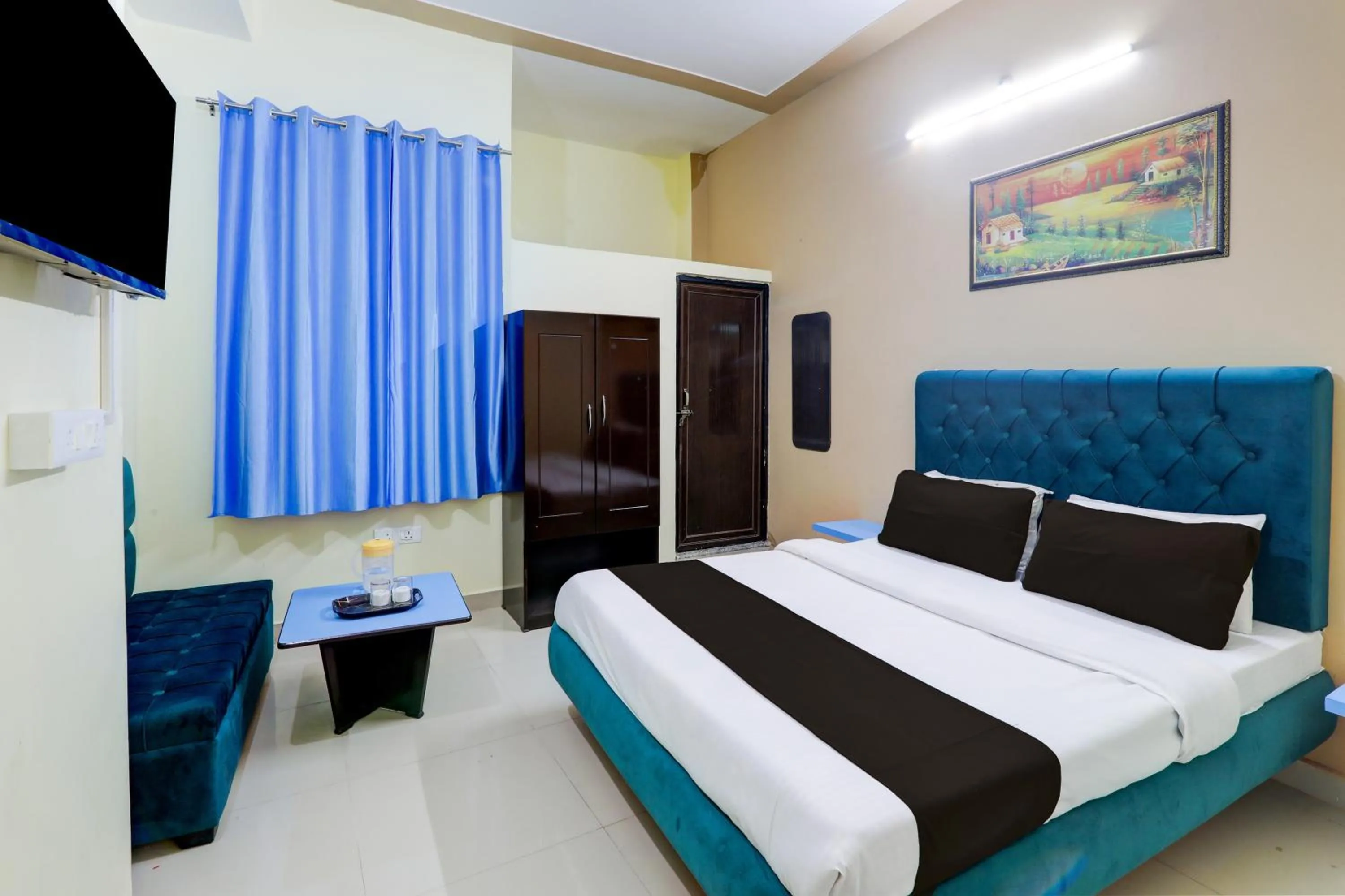 Bedroom, Bed in Hotel O Mauji Inn