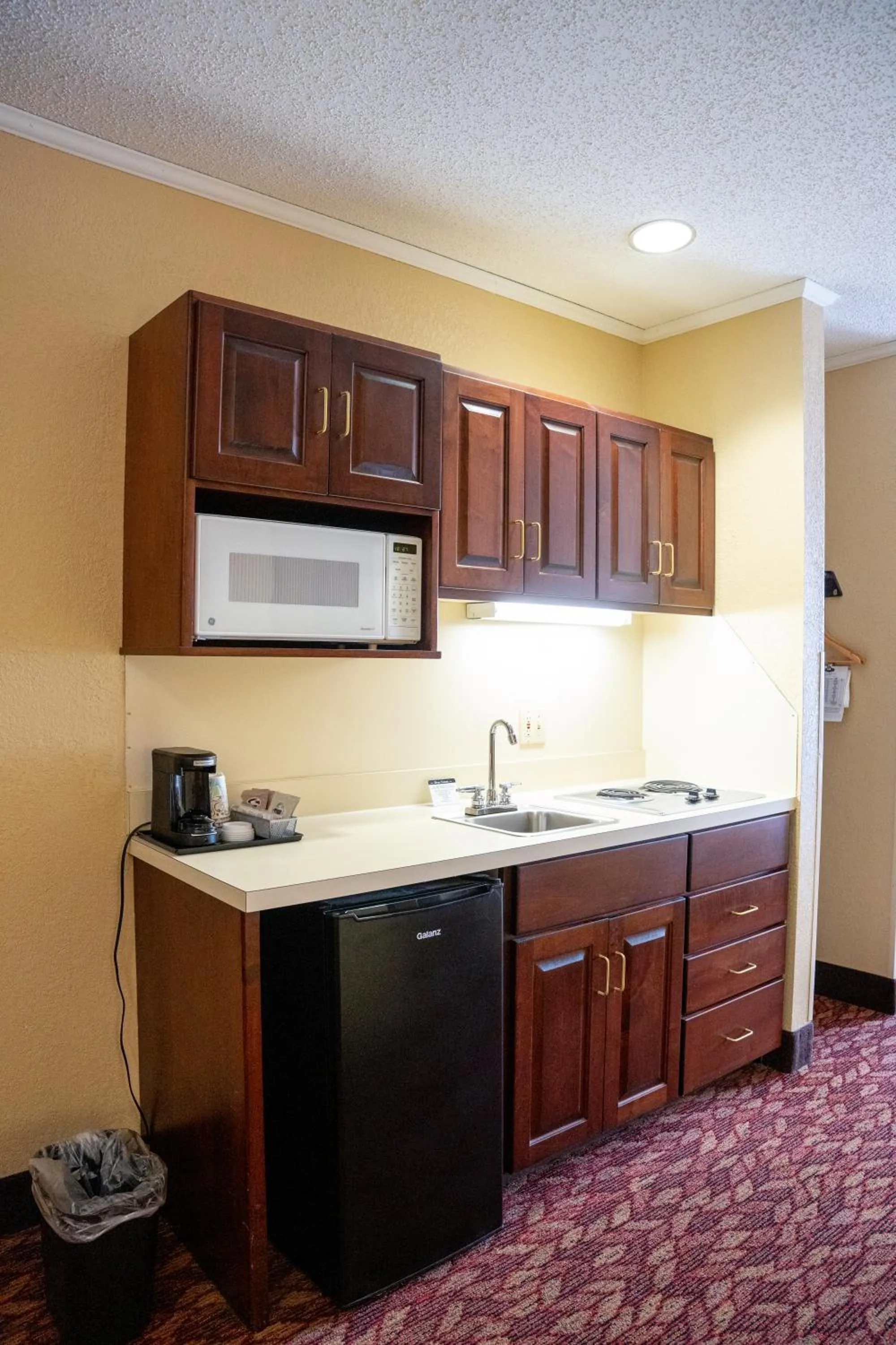 Coshocton Village Inn & Suites