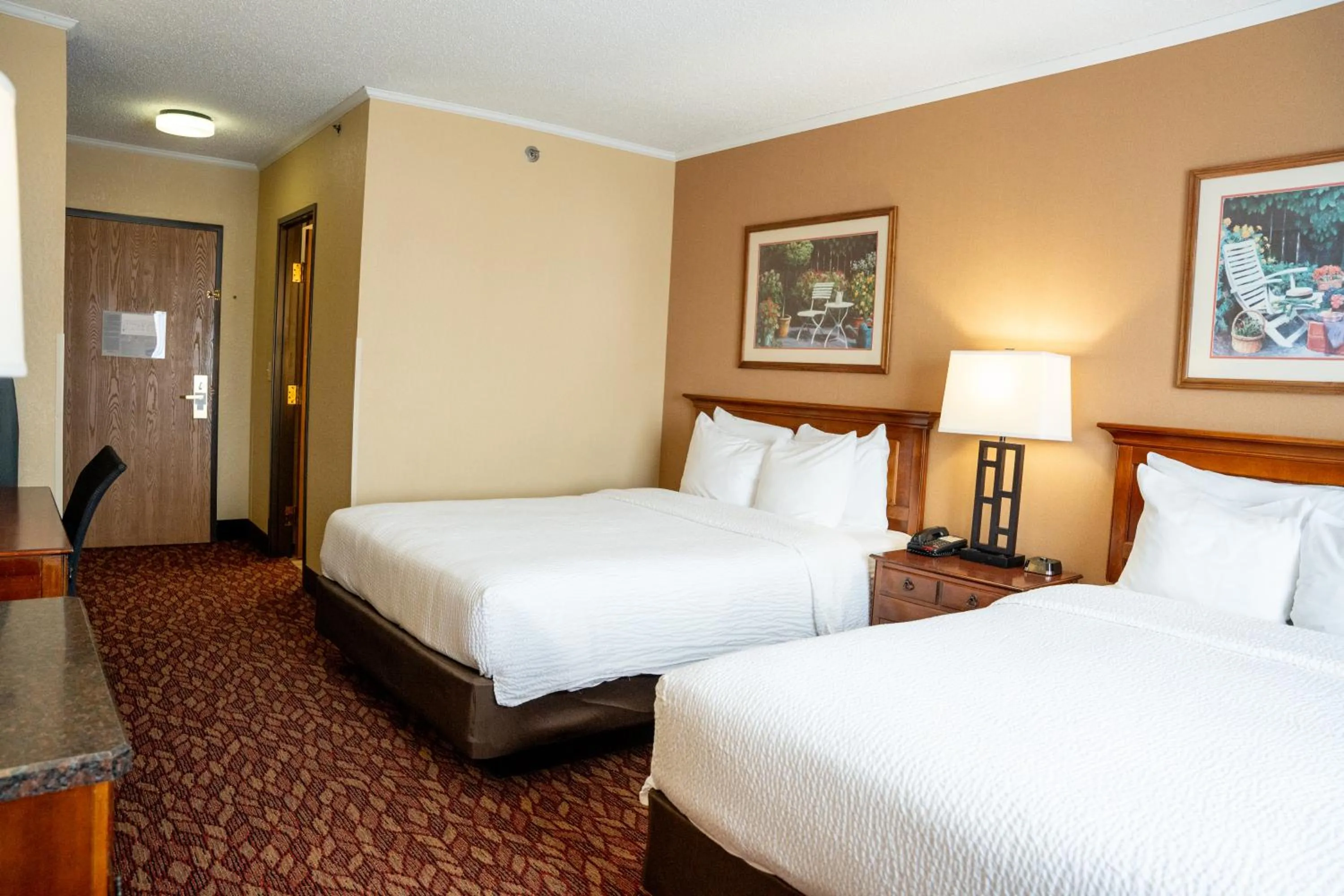 Bed in Coshocton Village Inn & Suites