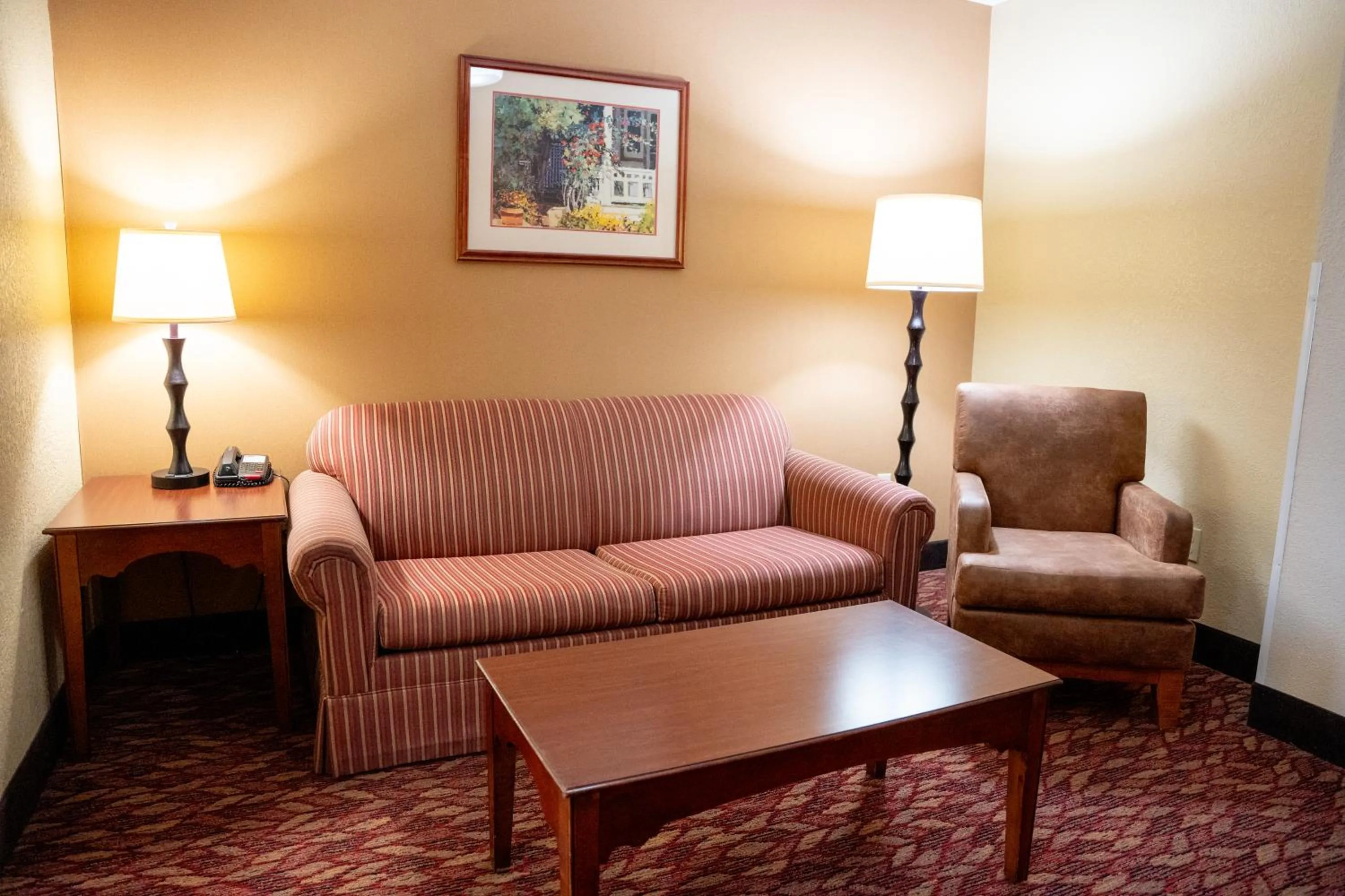 Coshocton Village Inn & Suites