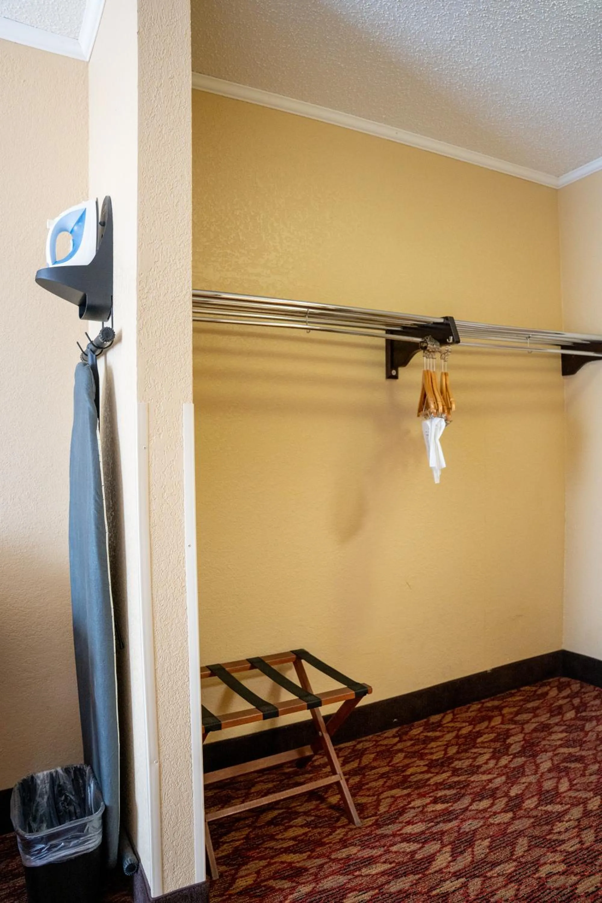 Coshocton Village Inn & Suites