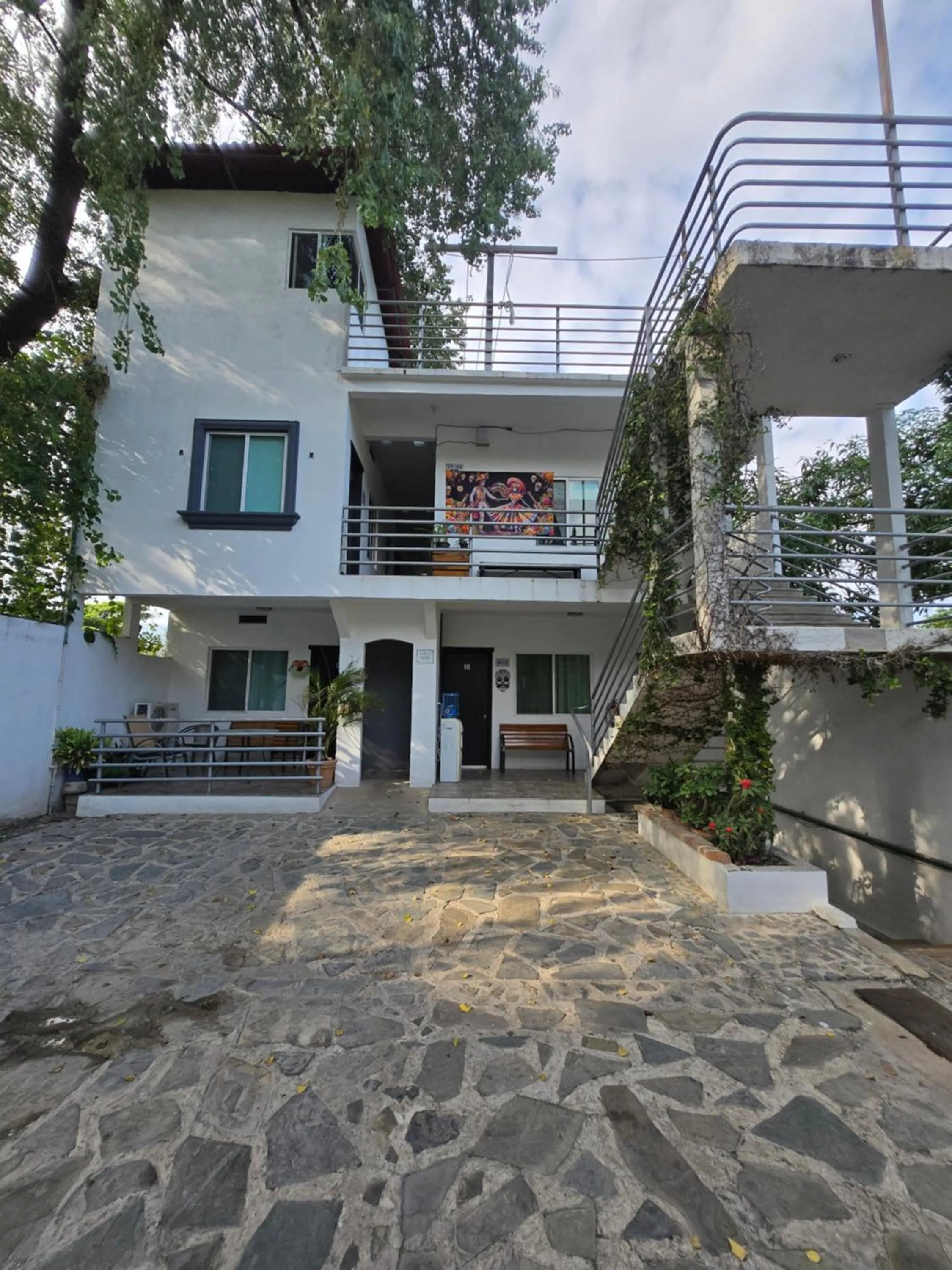 Property building in Hotel Raga Inn