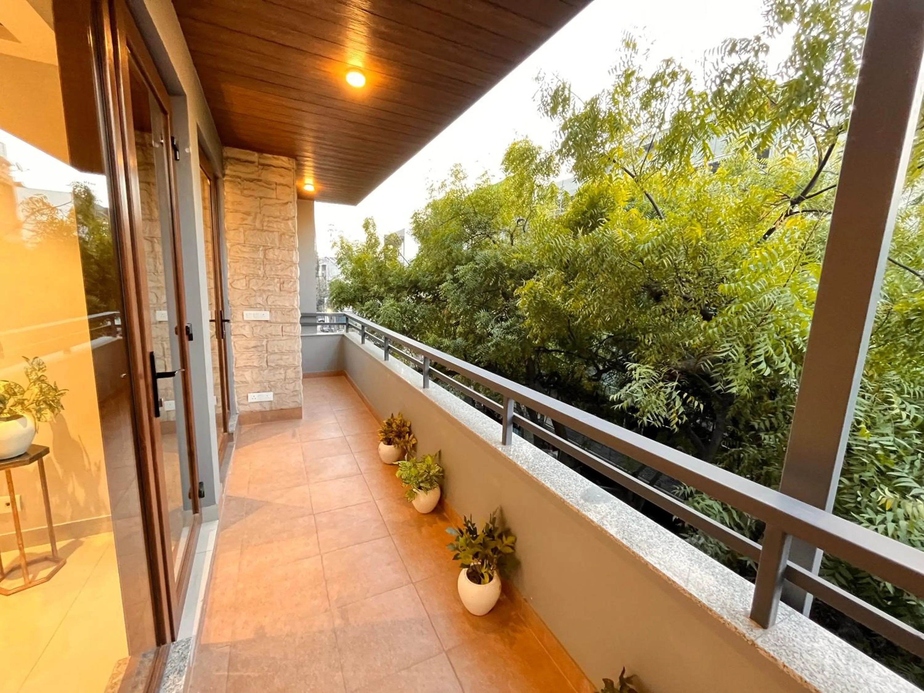 Day in Hotel South Ex Residency - South Ex near AIIMS Delhi - Couple Friendly