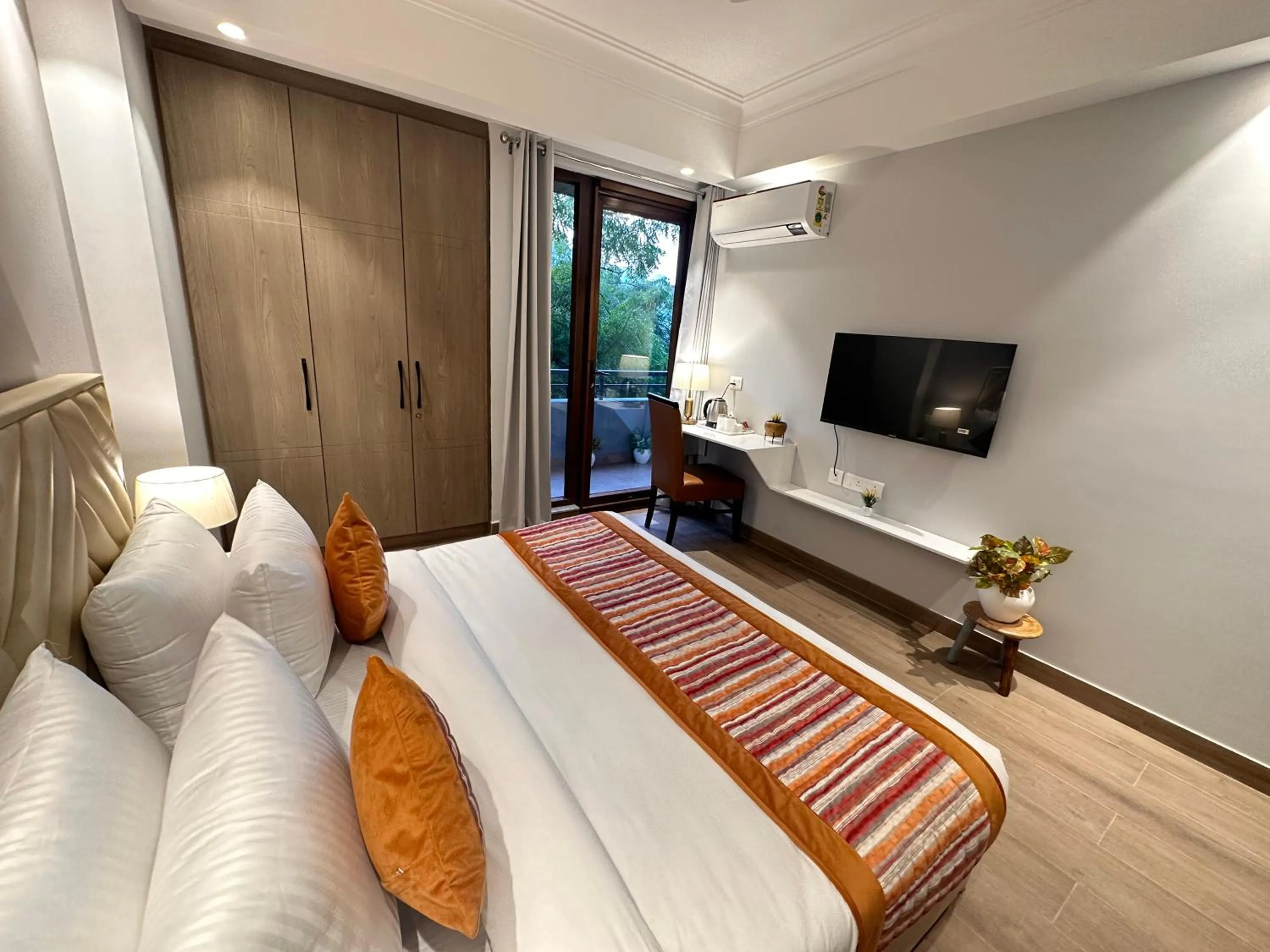 Bed in Hotel South Ex Residency - South Ex near AIIMS Delhi - Couple Friendly