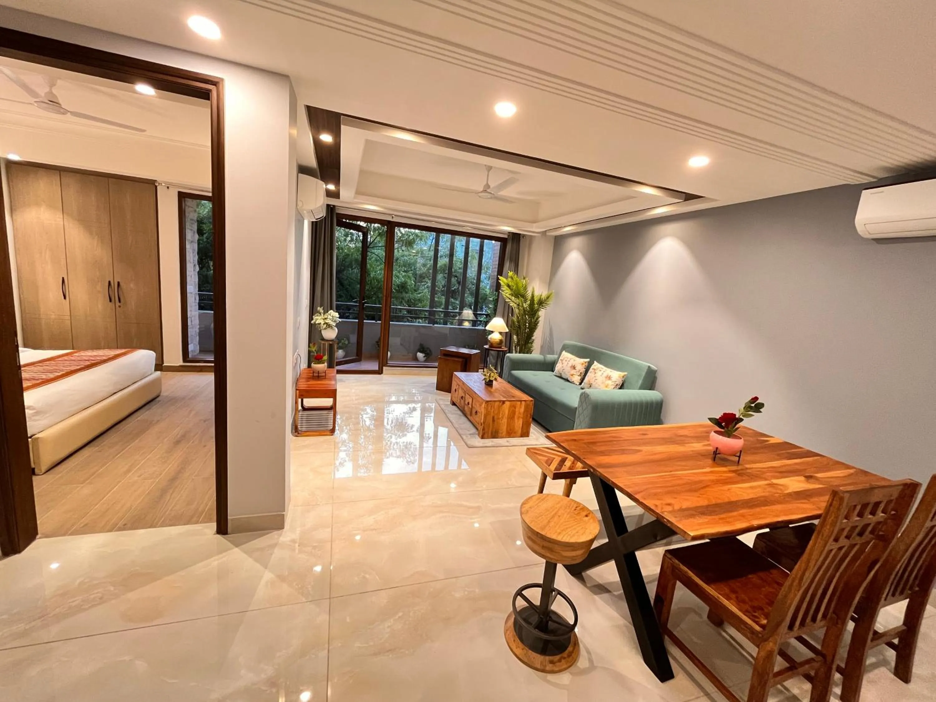 Bed in Hotel South Ex Residency - South Ex near AIIMS Delhi - Couple Friendly