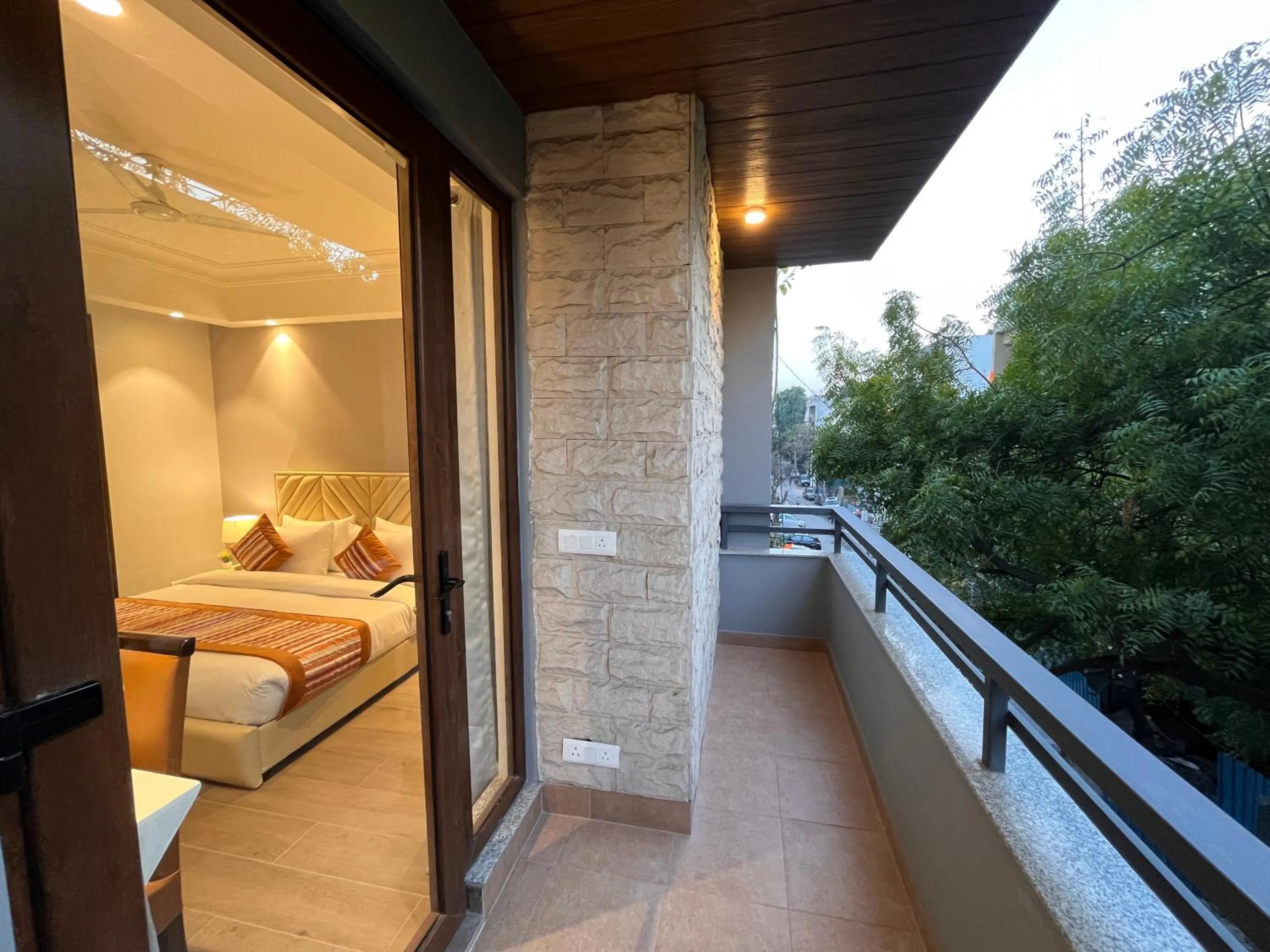 Bed in Hotel South Ex Residency - South Ex near AIIMS Delhi - Couple Friendly