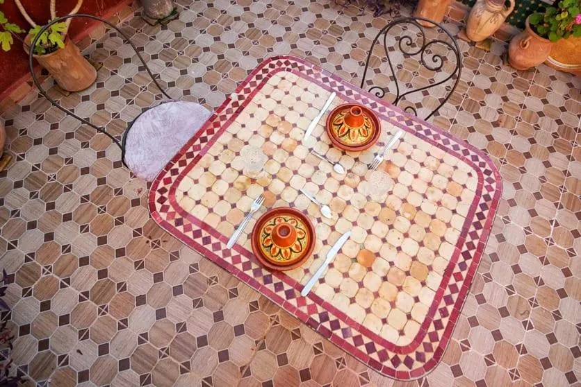 Restaurant/places to eat in Dar Chourouk