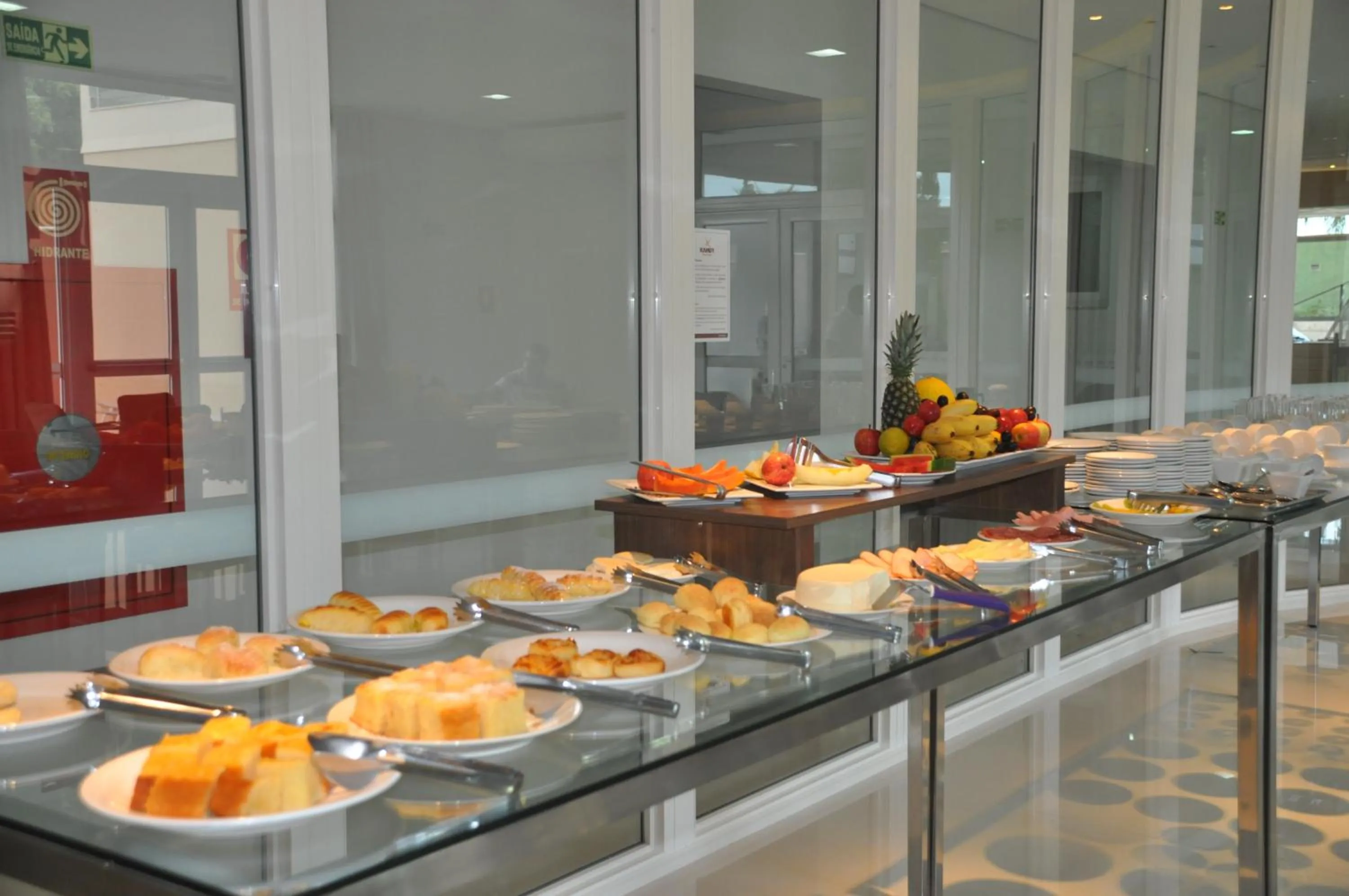 Continental breakfast in Kamur Plaza Hotel