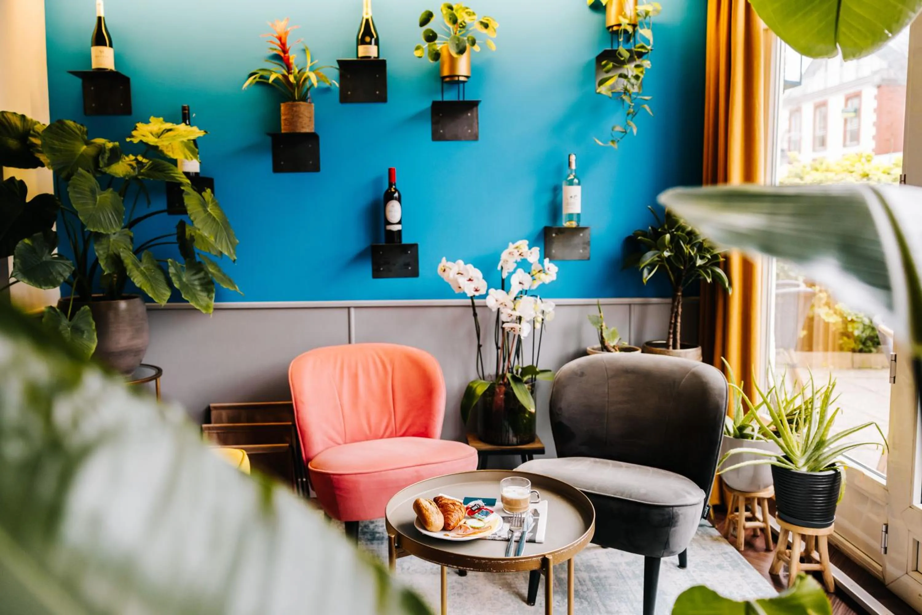 Seating area in Hotel Keur
