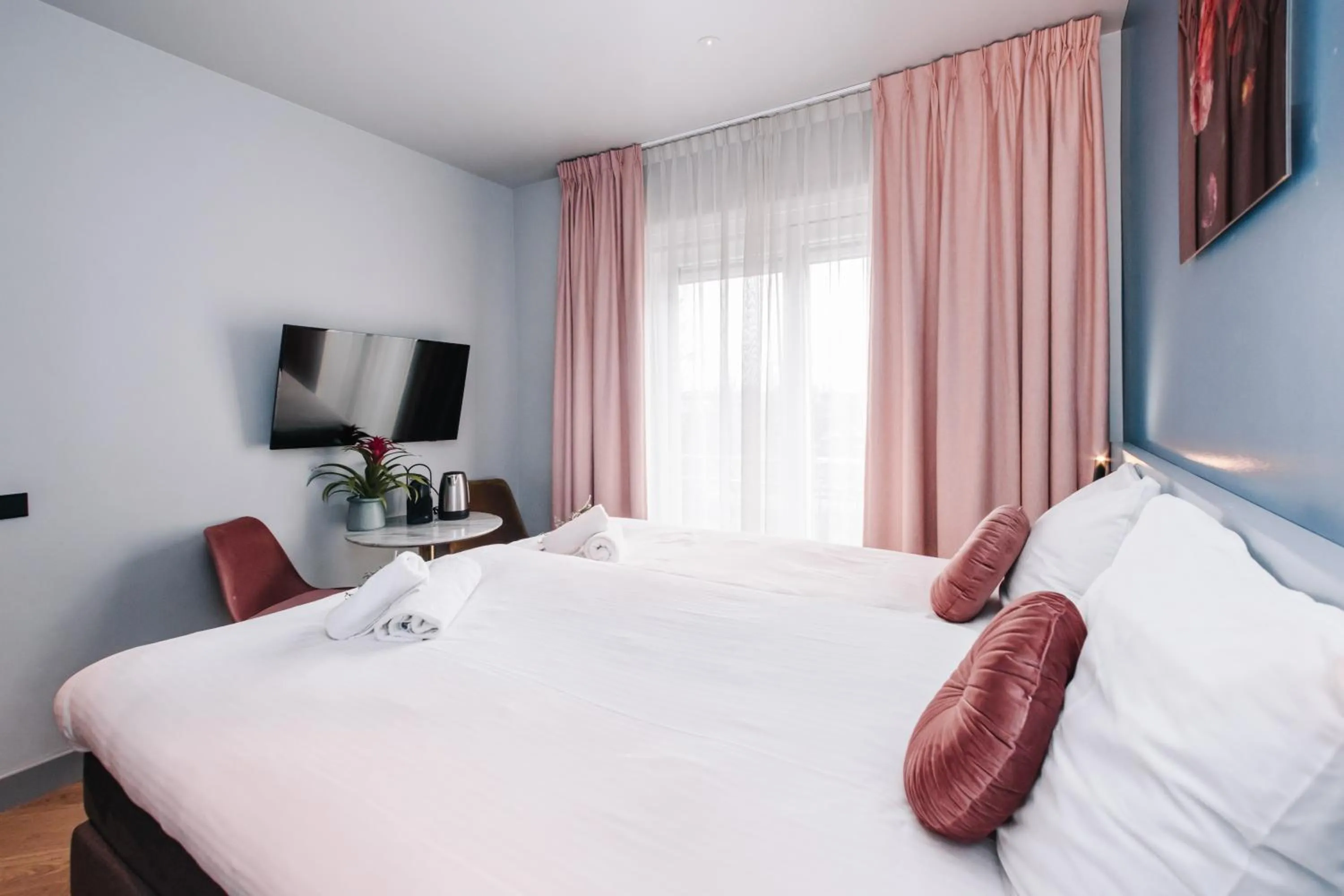 Photo of the whole room, Bed in Hotel Keur