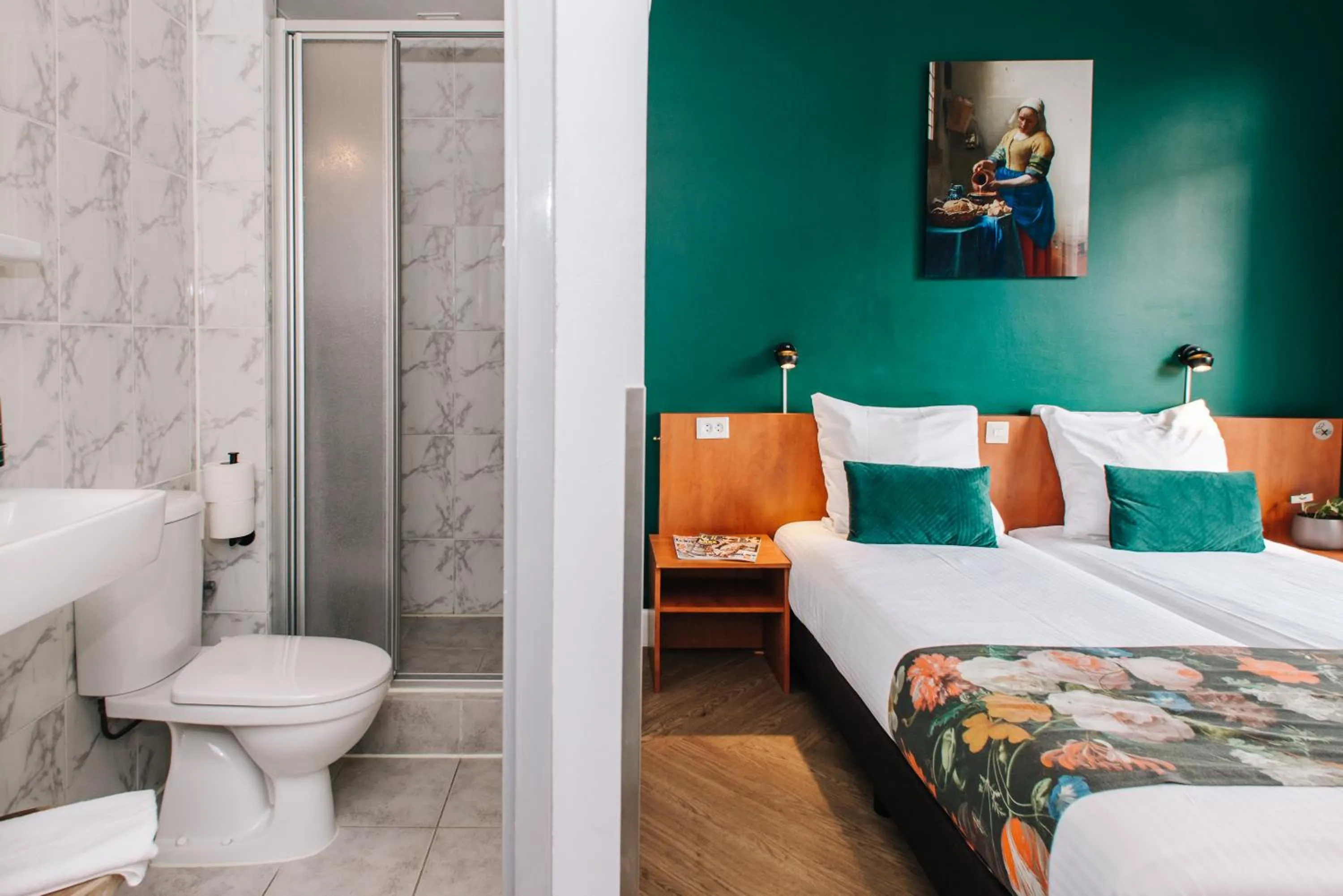 Bathroom, Bed in Hotel Keur