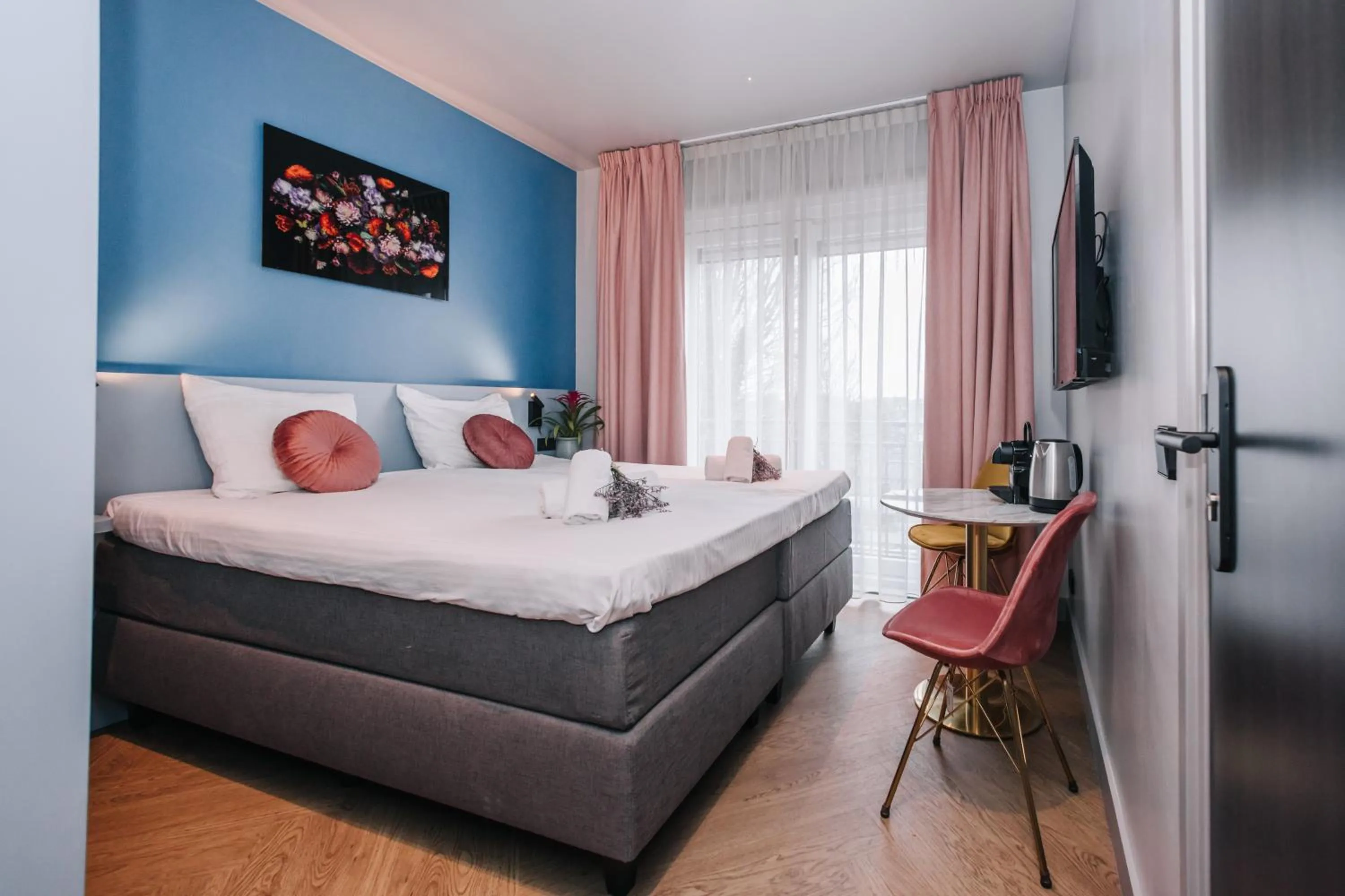 Photo of the whole room, Bed in Hotel Keur