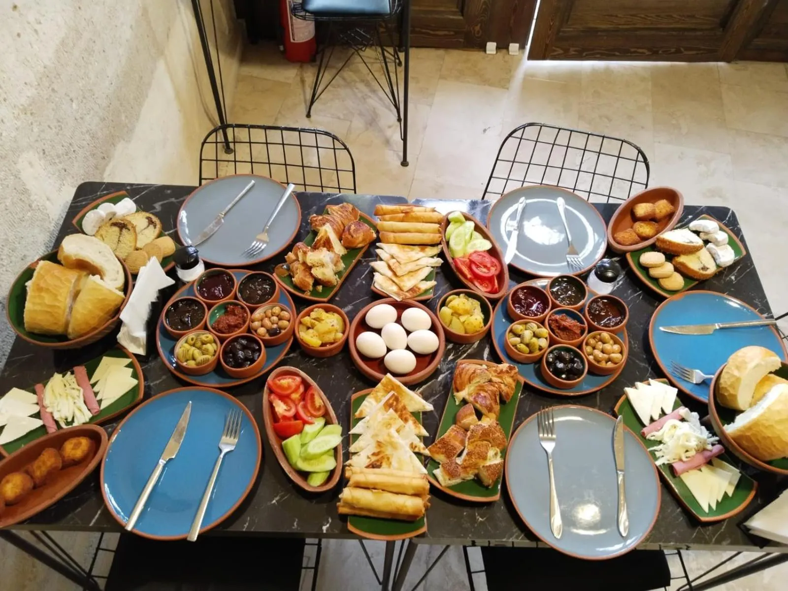 Breakfast in Avlu Cave House