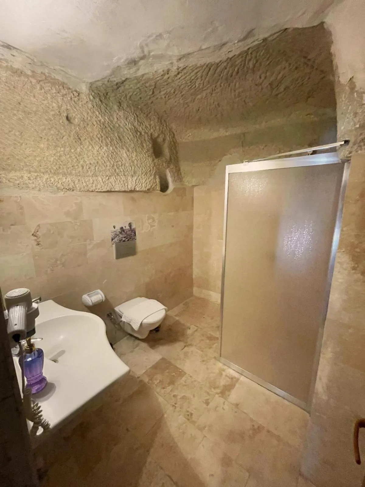 Toilet in Avlu Cave House