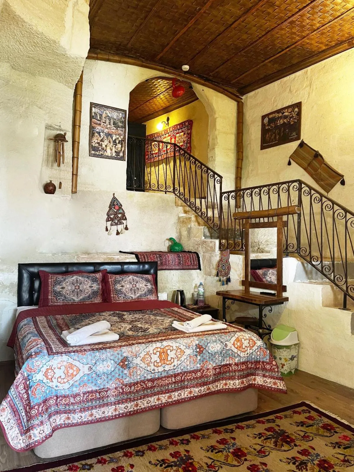 Photo of the whole room, Bed in Avlu Cave House