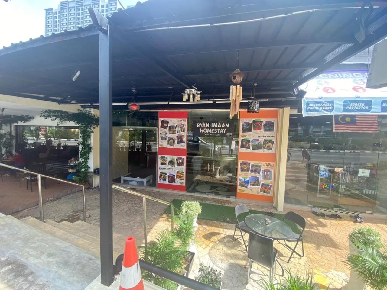 Facade/entrance in Hotel O Ray Yan Guesthouse