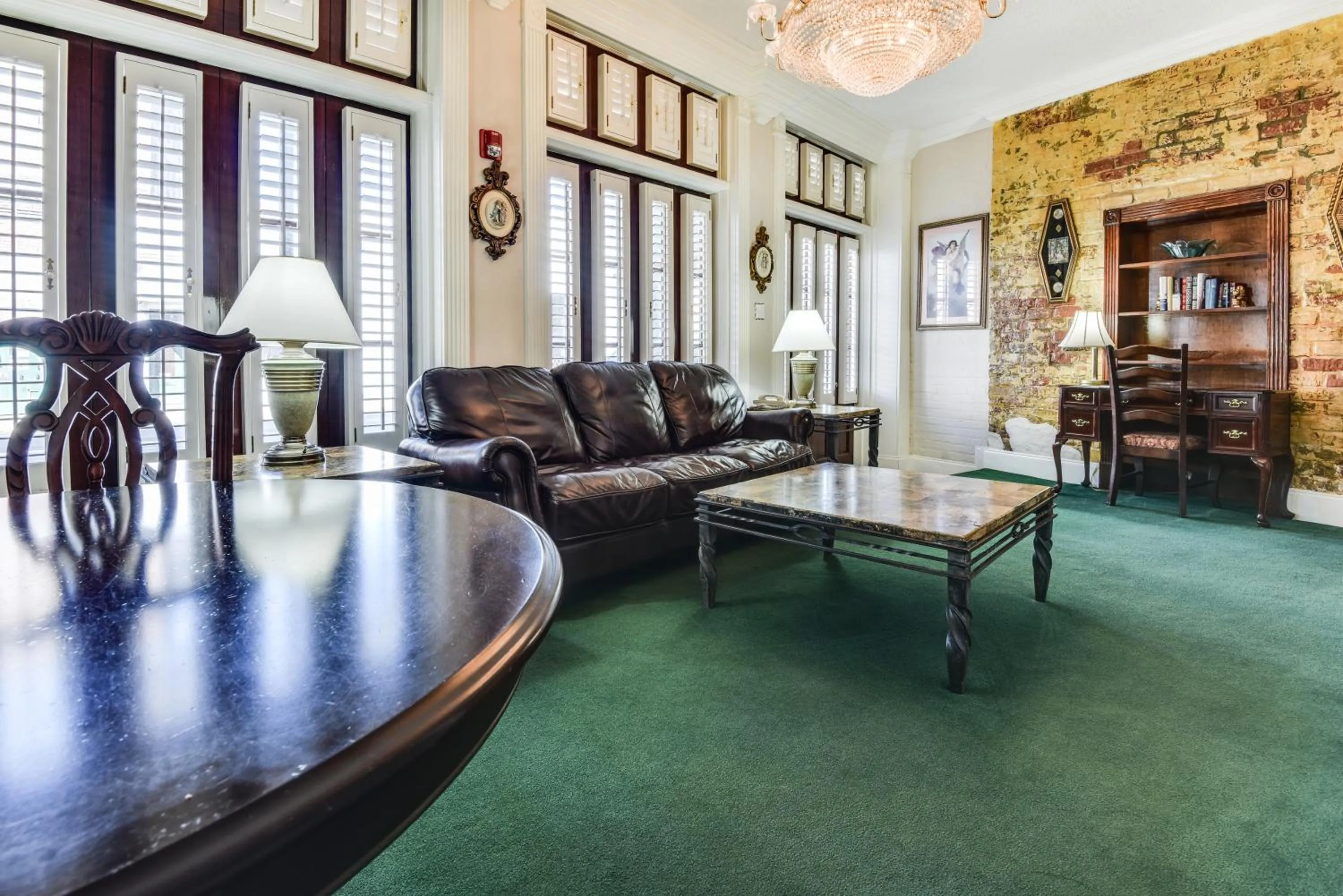 Living room in Plaza Suites Downtown New Orleans