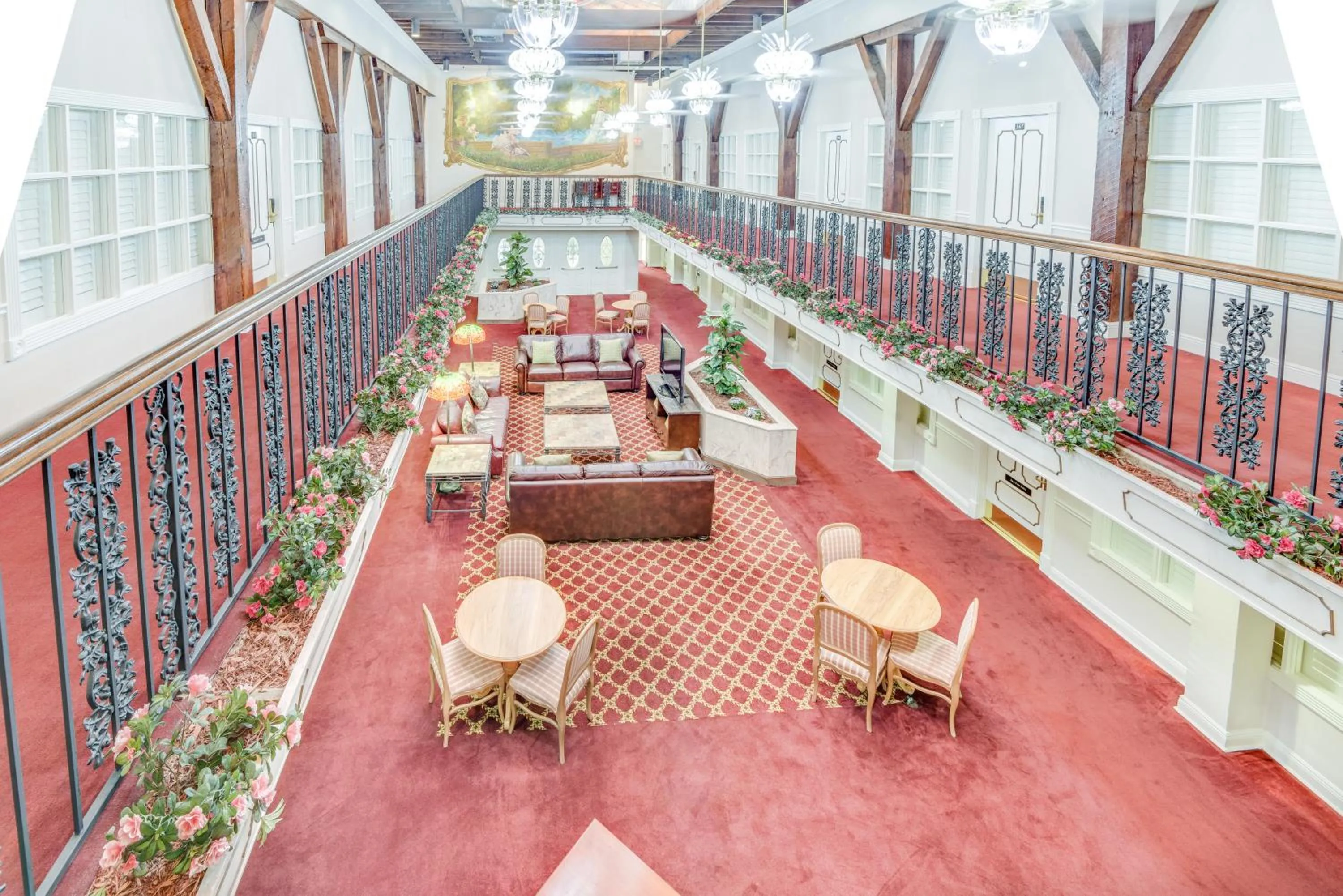Seating area in Plaza Suites Downtown New Orleans