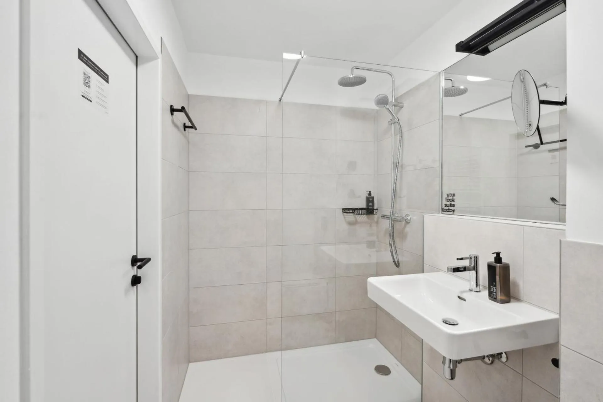 Shower in Limehome Salzburg Sterneckstr