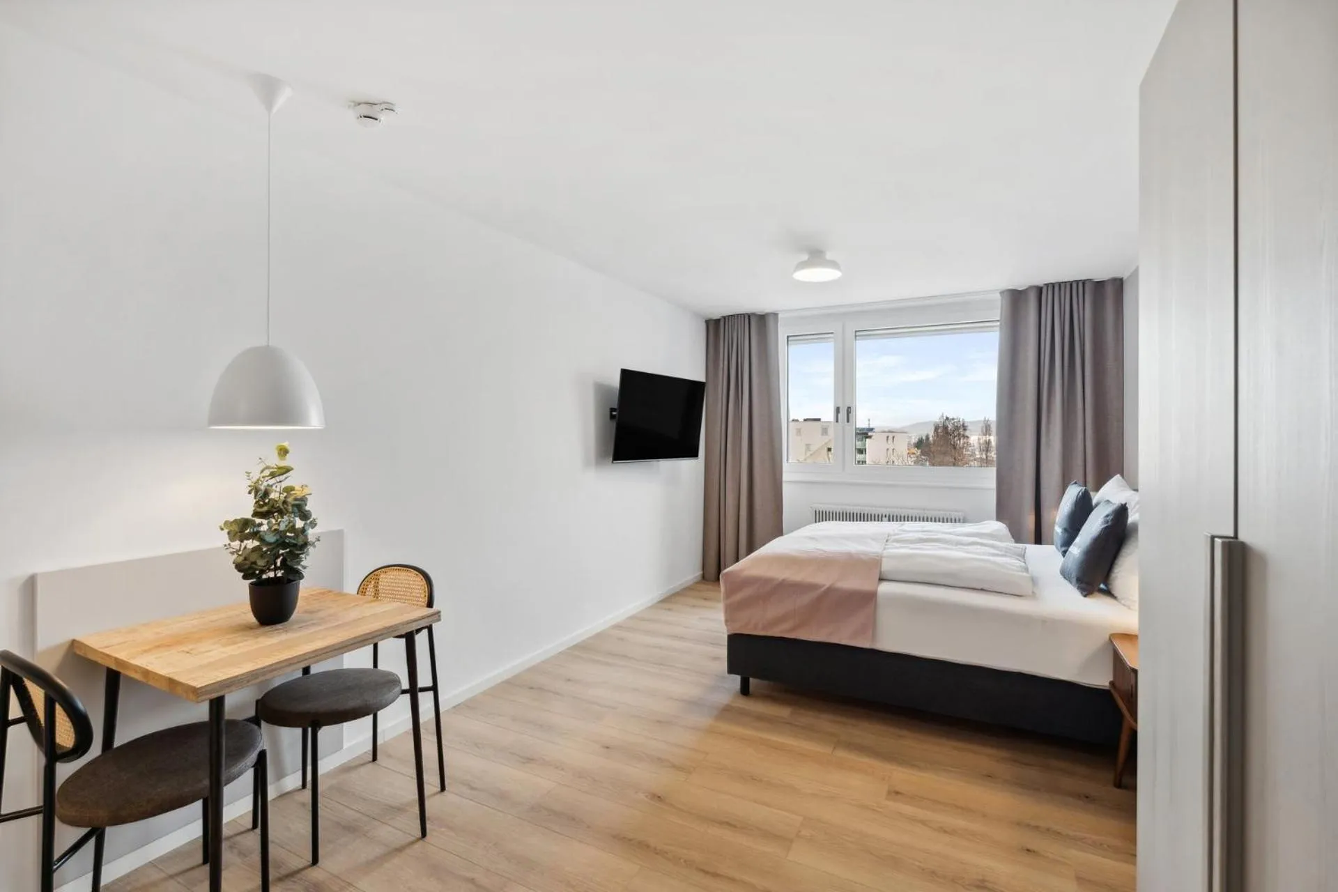 Bed in Limehome Salzburg Sterneckstr