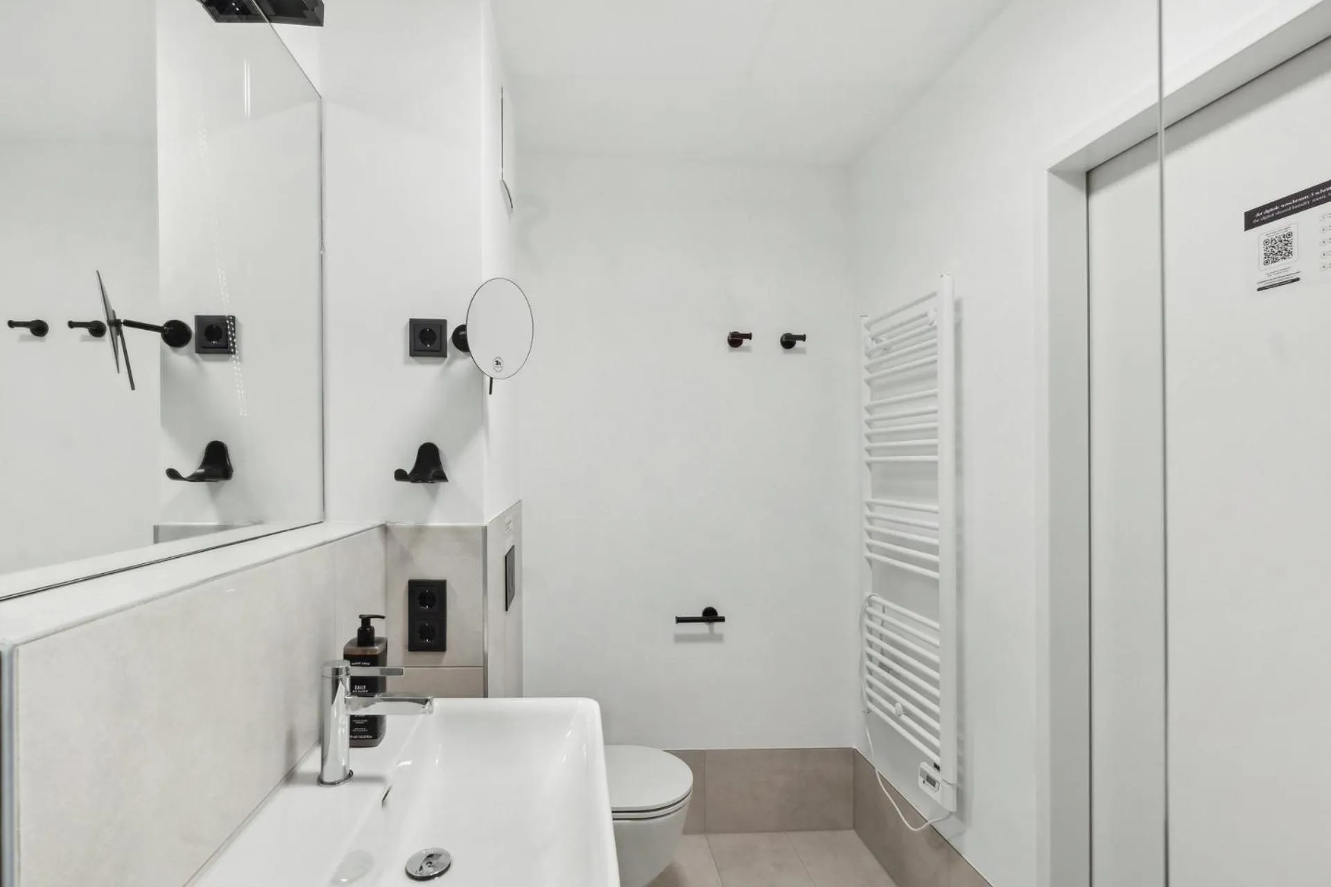 Shower in Limehome Salzburg Sterneckstr