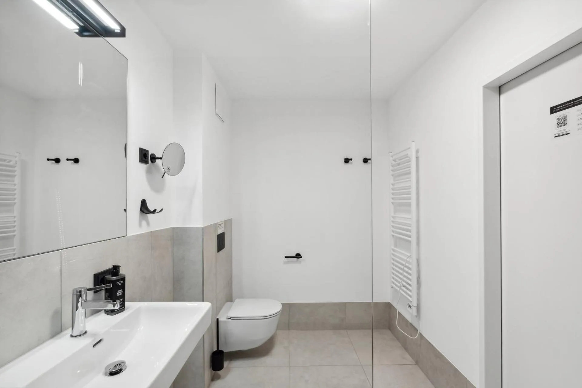 Shower in Limehome Salzburg Sterneckstr