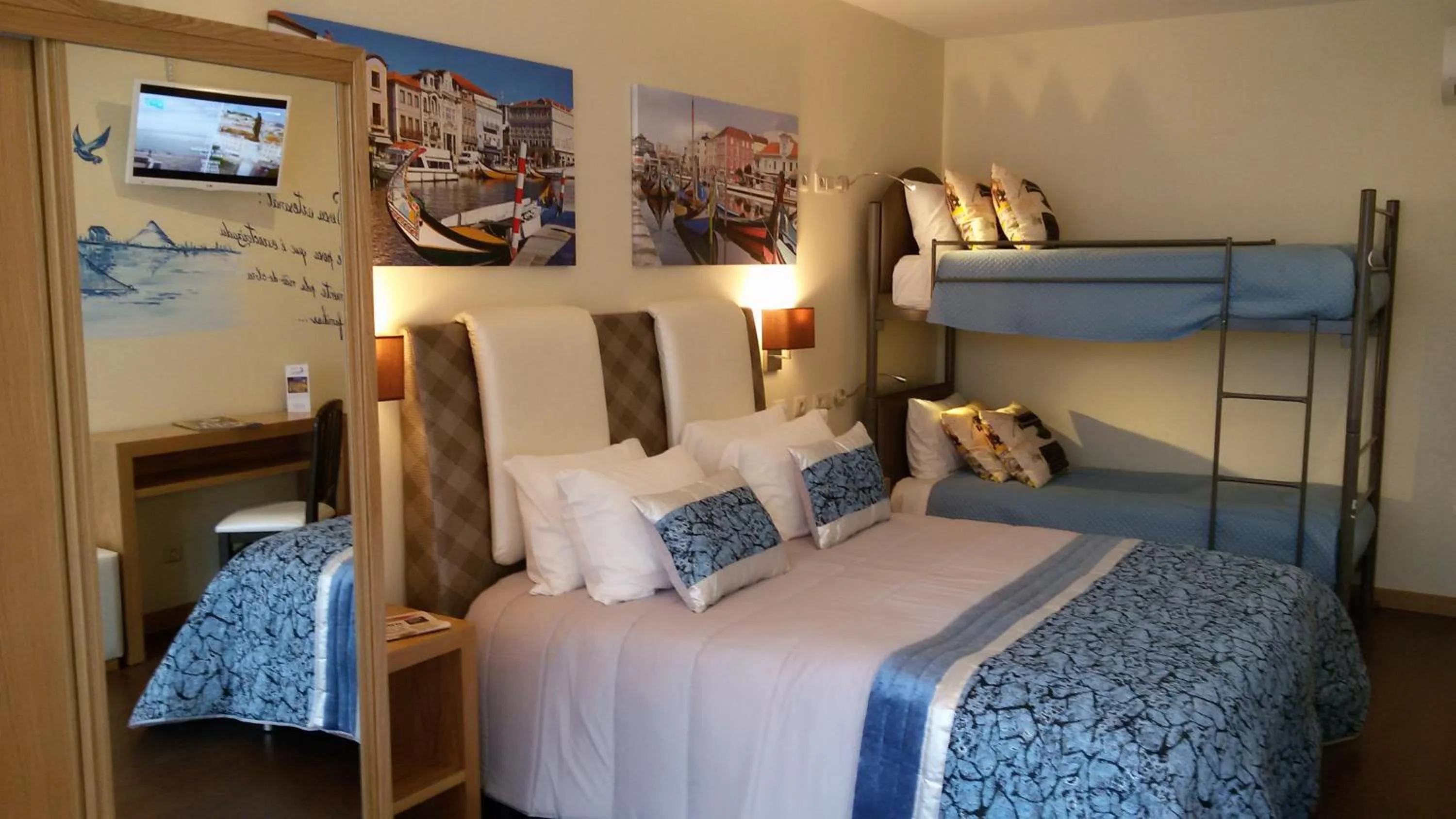 bunk bed, Bed in Welcome In