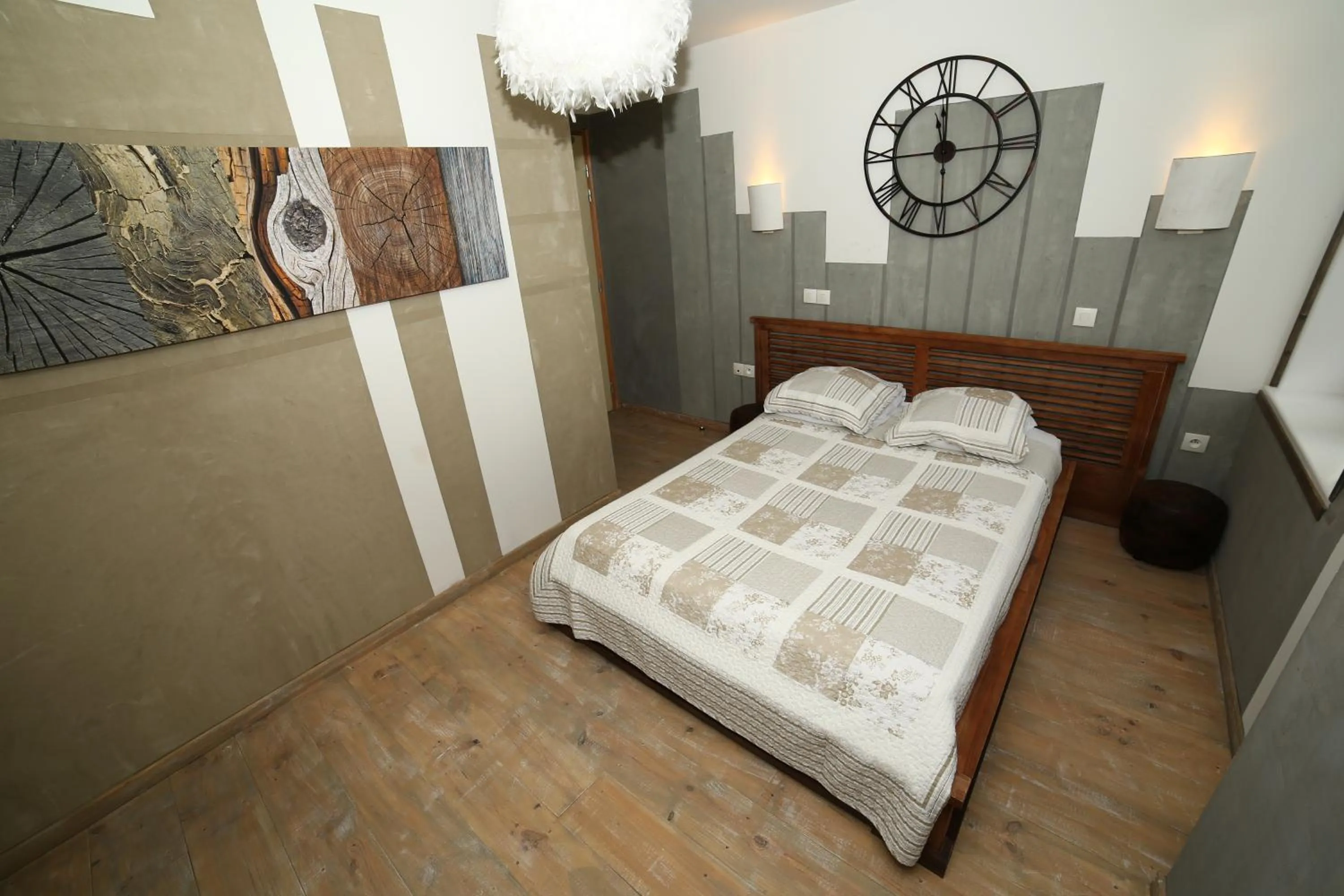 Bed in Hôtel de France