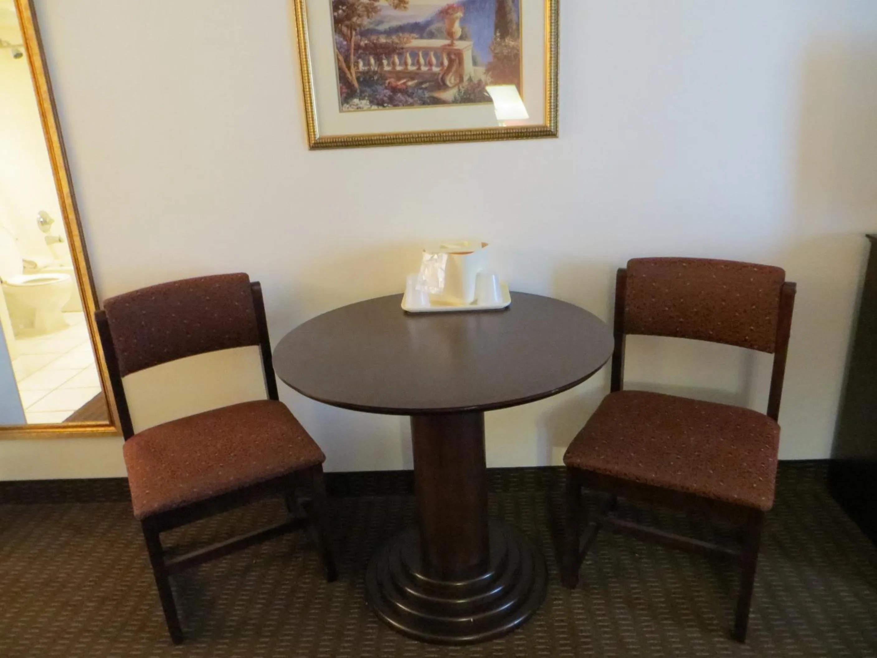 Seating area in Days Inn by Wyndham Cave City