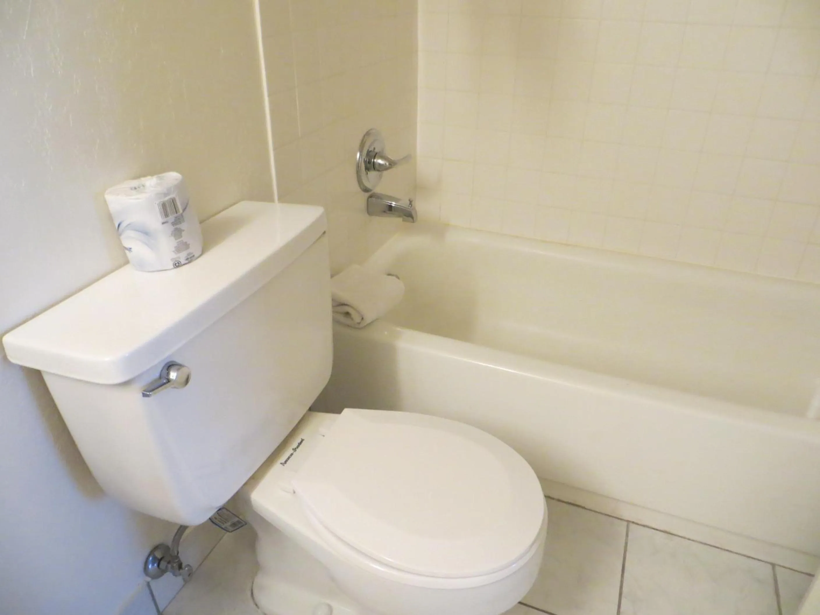 Toilet in Days Inn by Wyndham Cave City