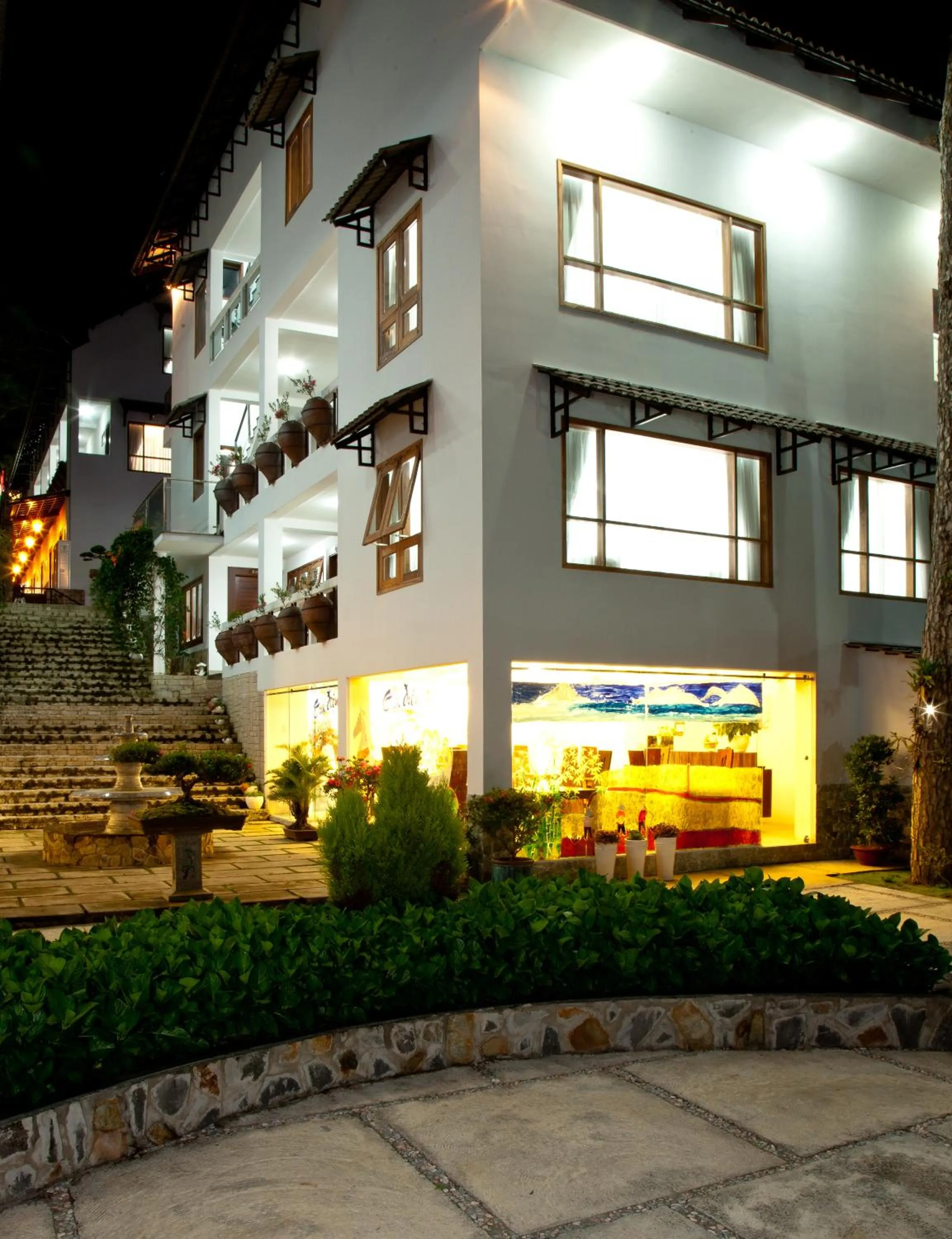 Restaurant/places to eat in Melody Hotel