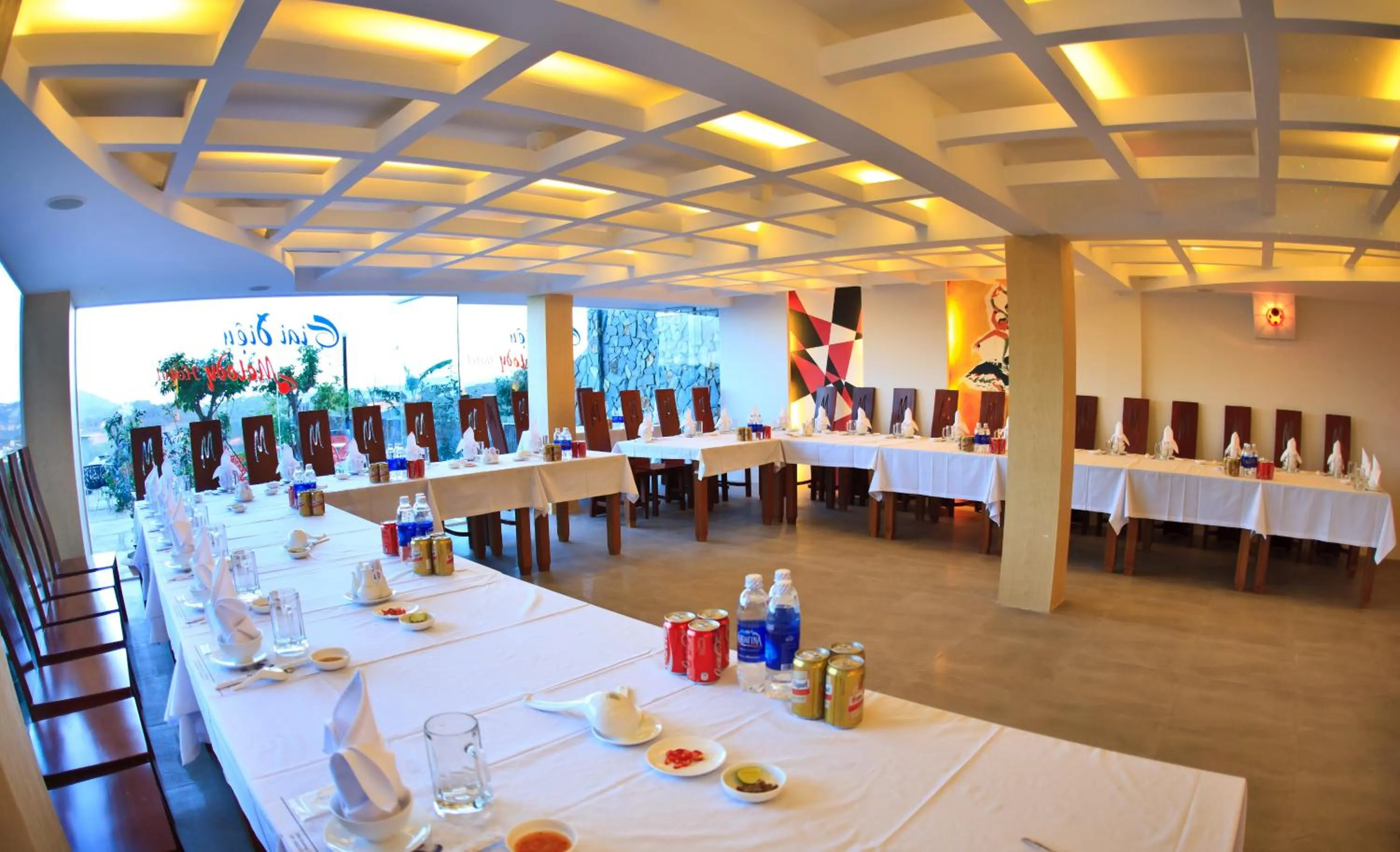 Restaurant/places to eat in Melody Hotel