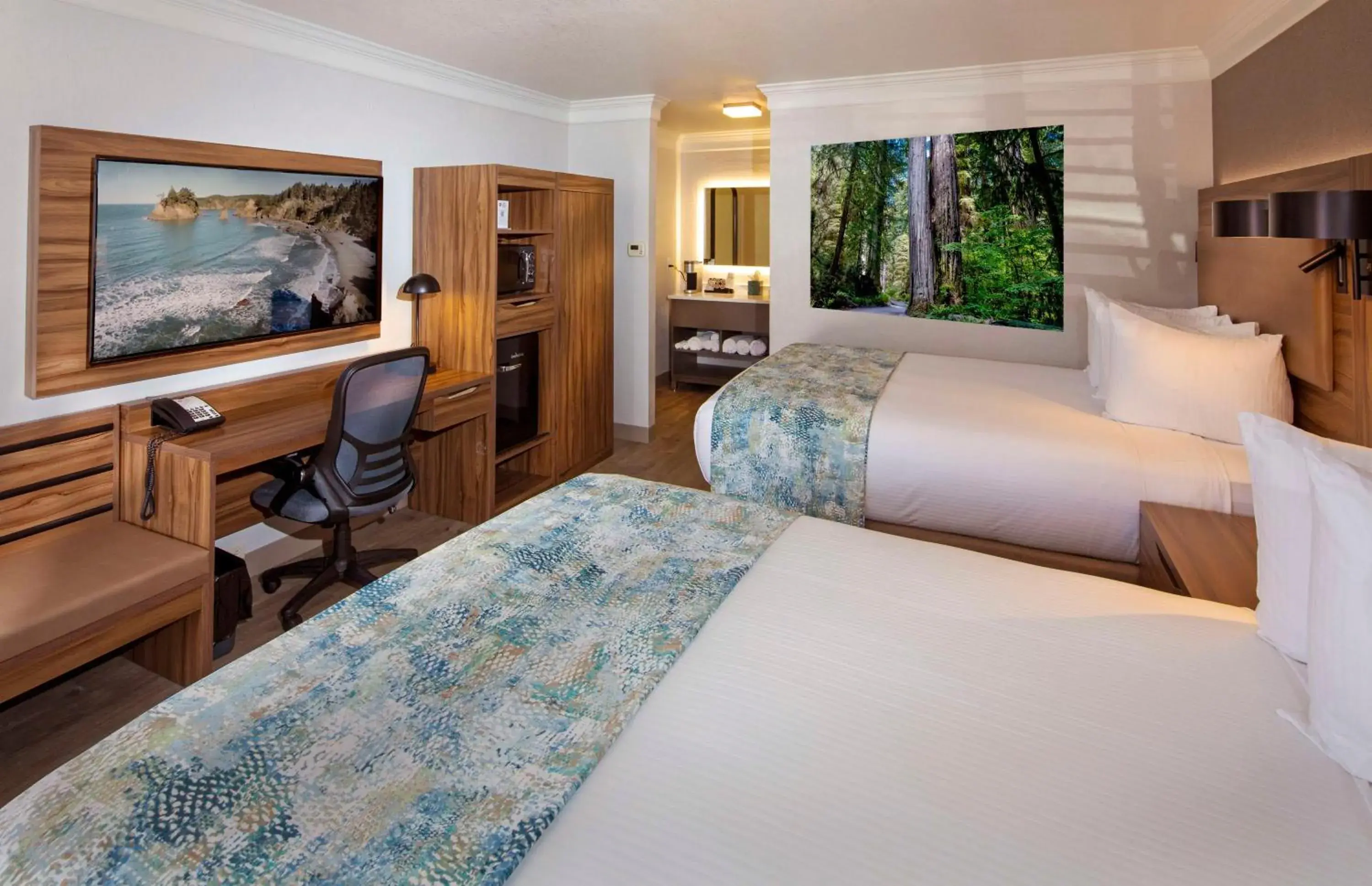 Deluxe Queen Room with Two Queen Beds - Non-Smoking in Best Western Plus Humboldt Bay Inn Deluxe Queen Room with Two Queen Beds - Non-Smoking in Best Western Plus Humboldt Bay Inn