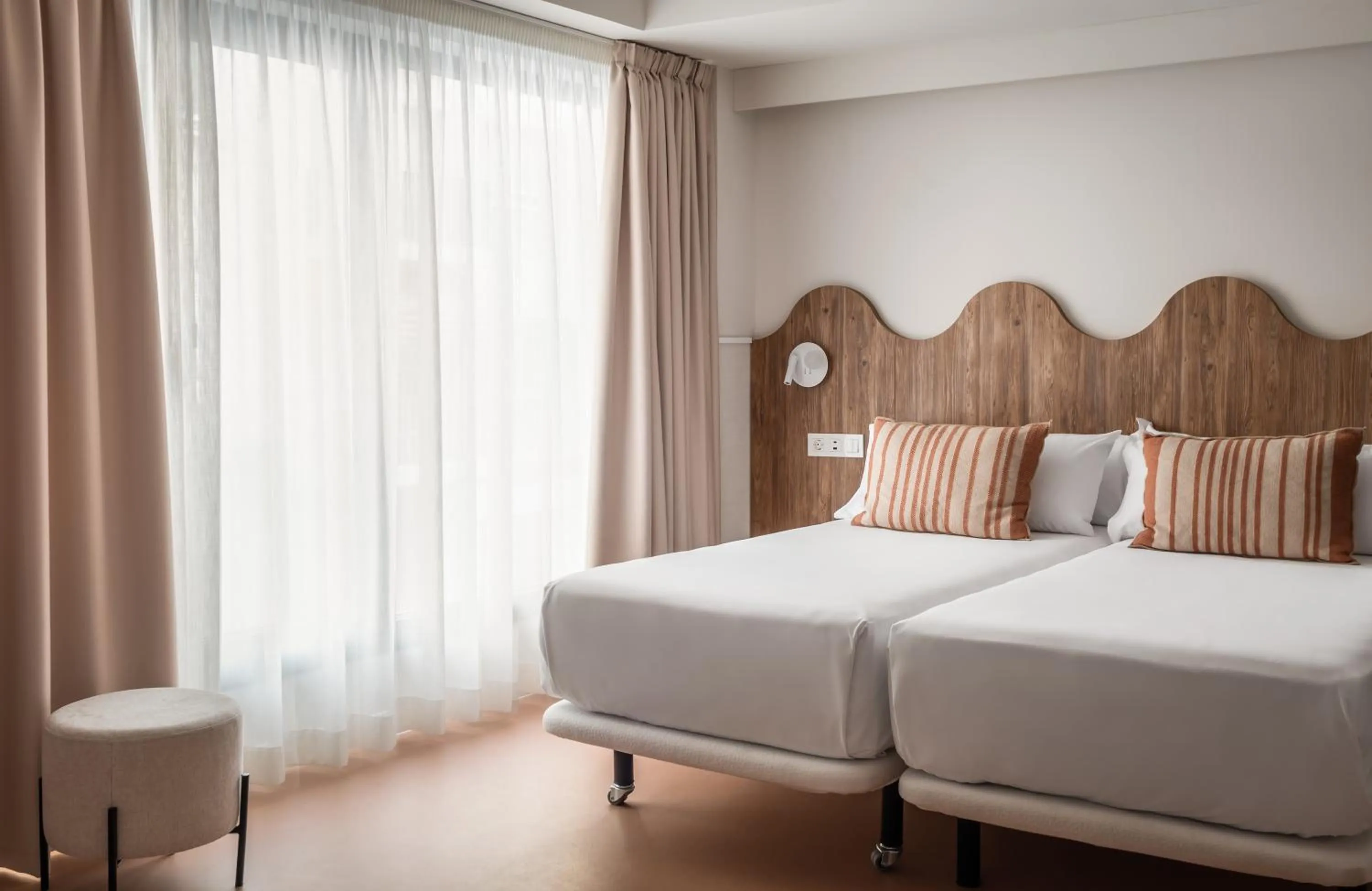 Bed in BYPILLOW Paseo