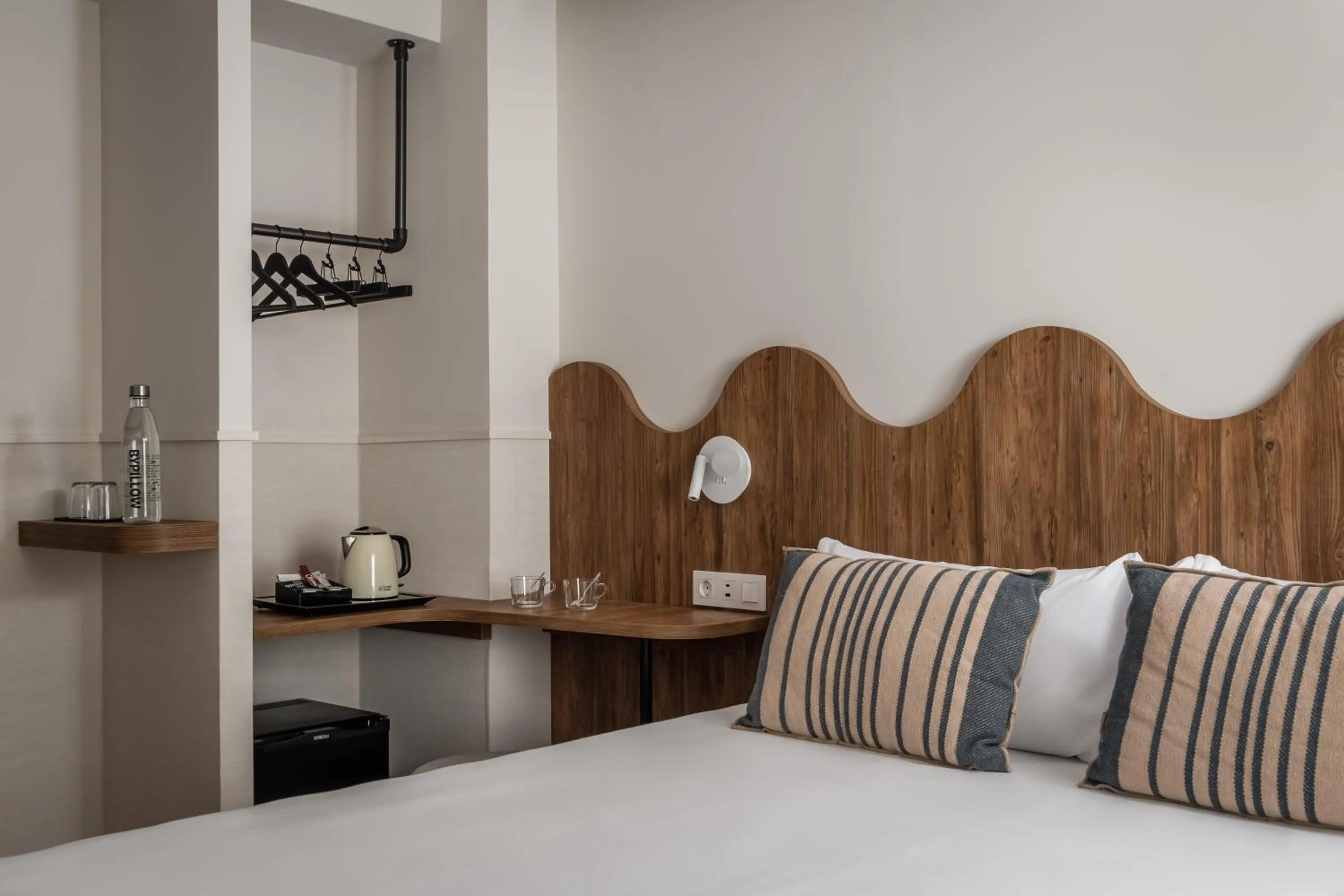 Bed in BYPILLOW Paseo