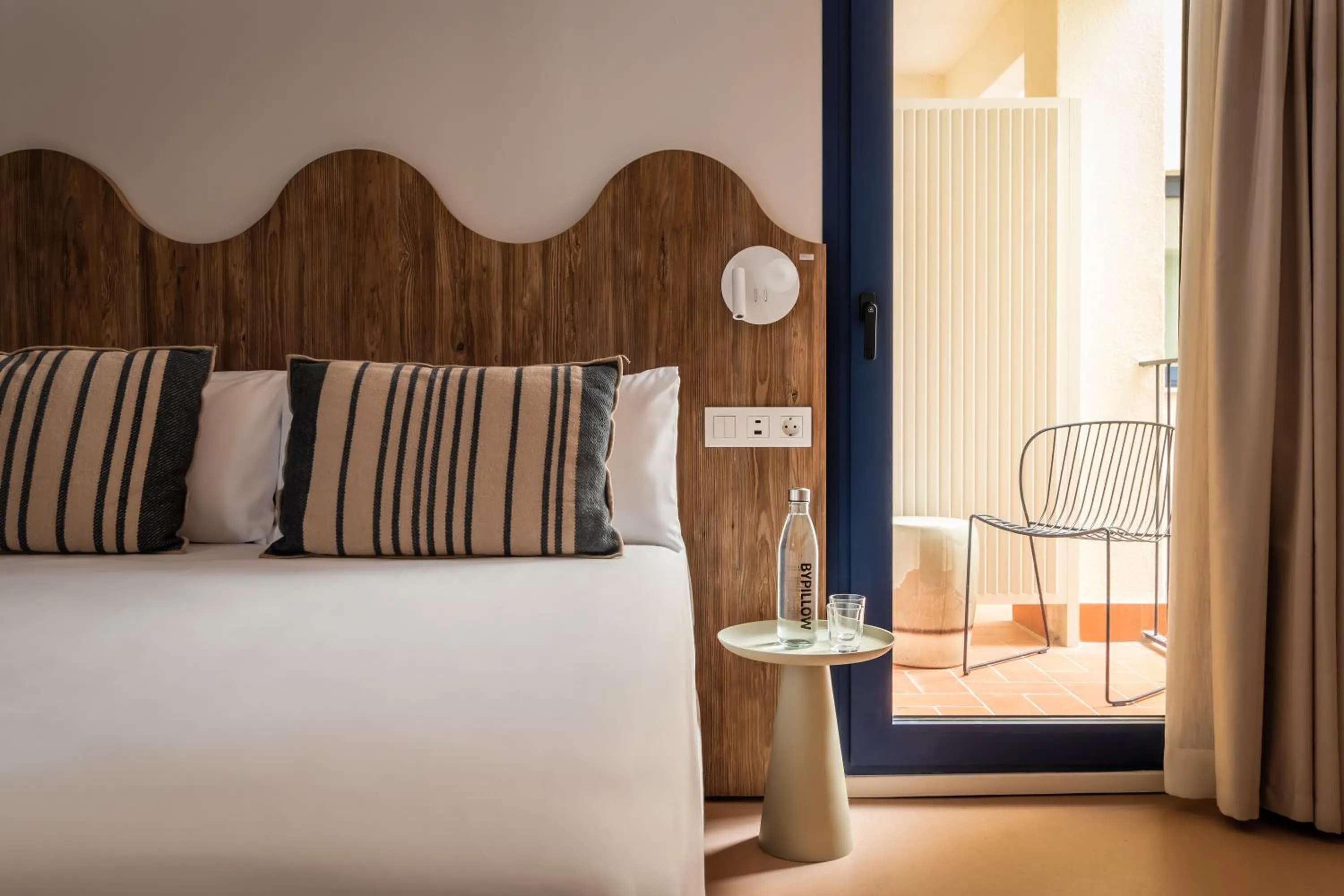 Bed in BYPILLOW Paseo