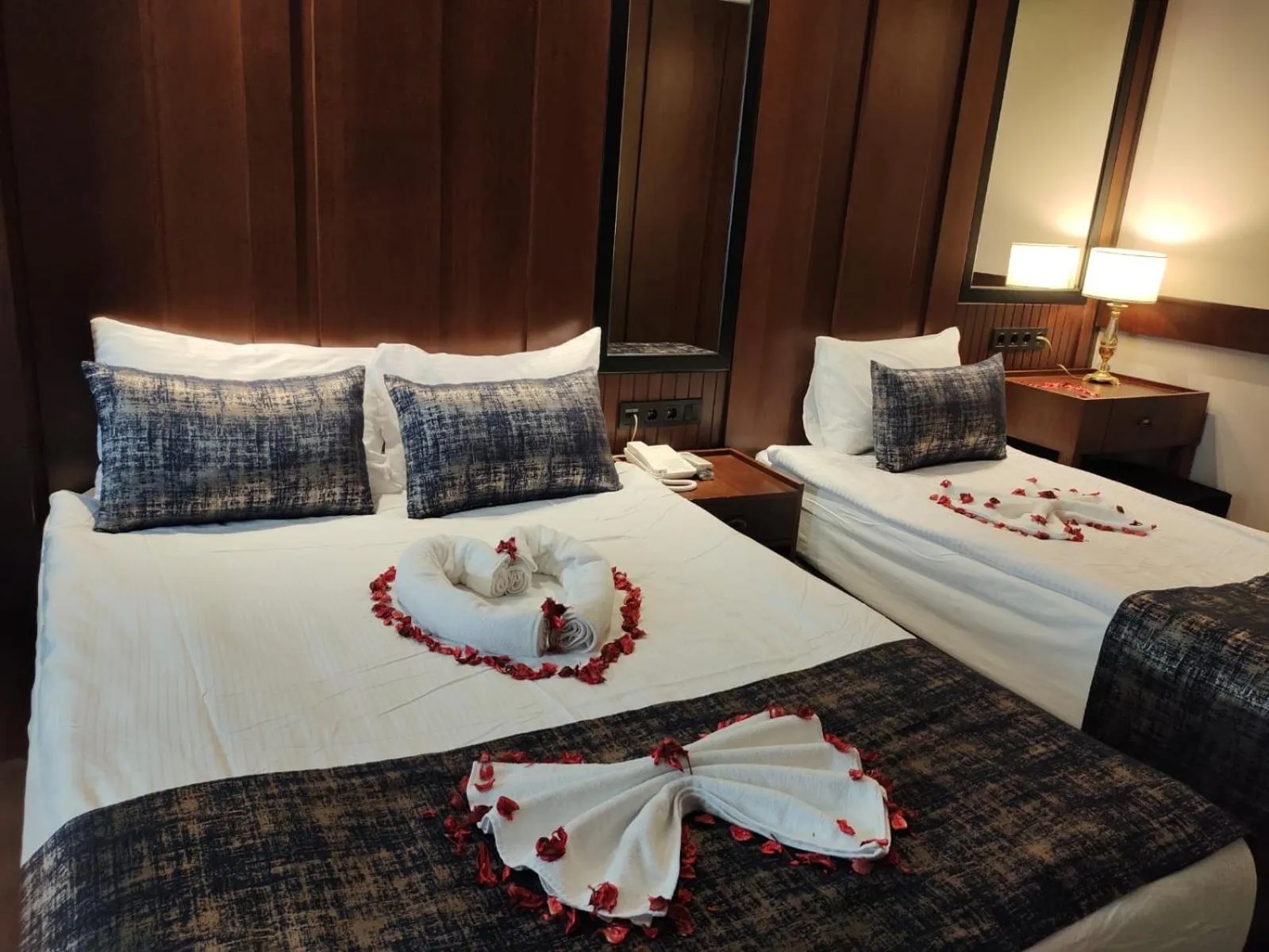 Photo of the whole room, Bed in Green Anka Hotel