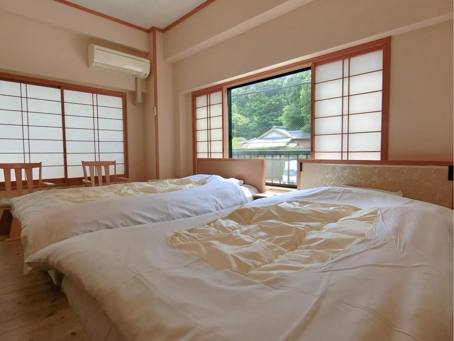 Photo of the whole room, Bed in Minshuku Inn Shirahama Ekinoyado