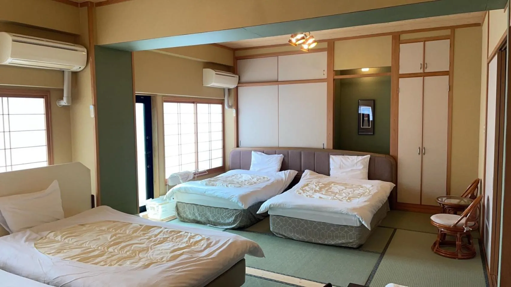 Bed in Minshuku Inn Shirahama Ekinoyado
