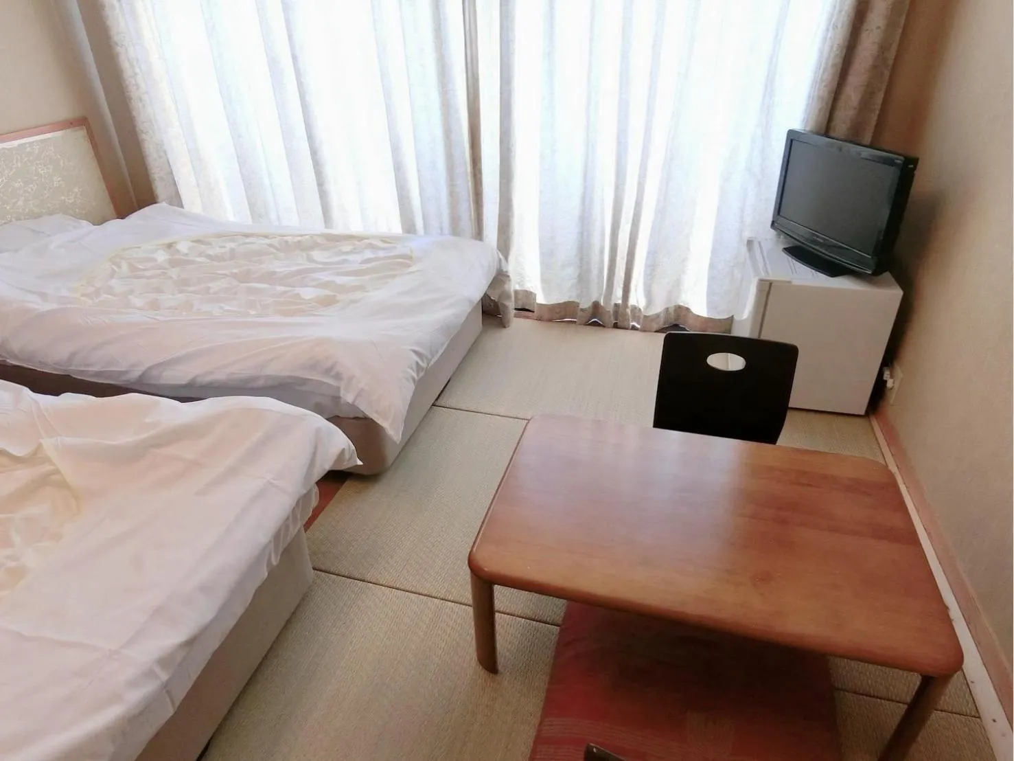 Photo of the whole room, Bed in Minshuku Inn Shirahama Ekinoyado