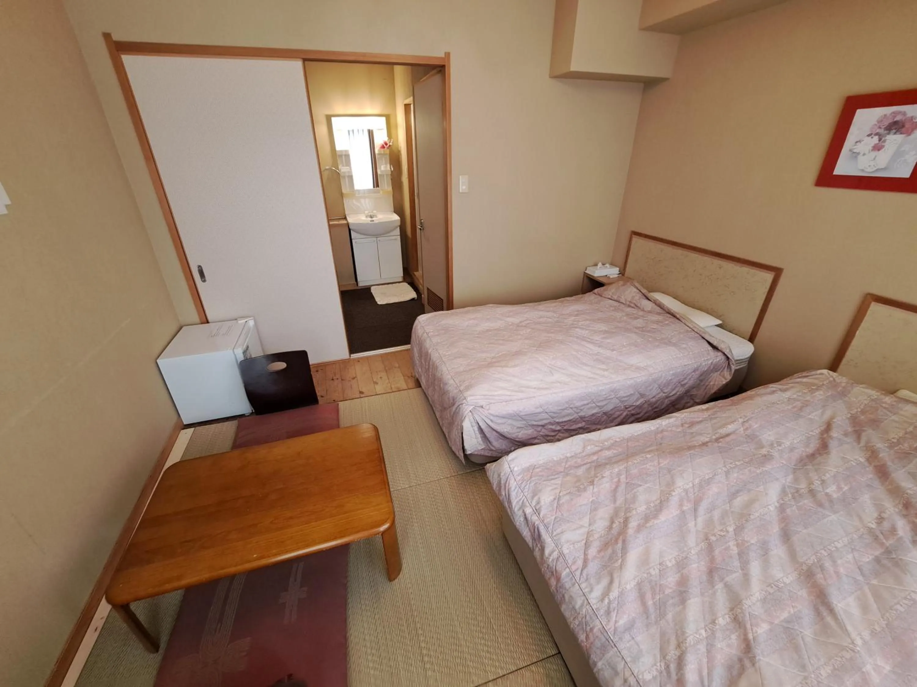 Photo of the whole room, Bed in Minshuku Inn Shirahama Ekinoyado