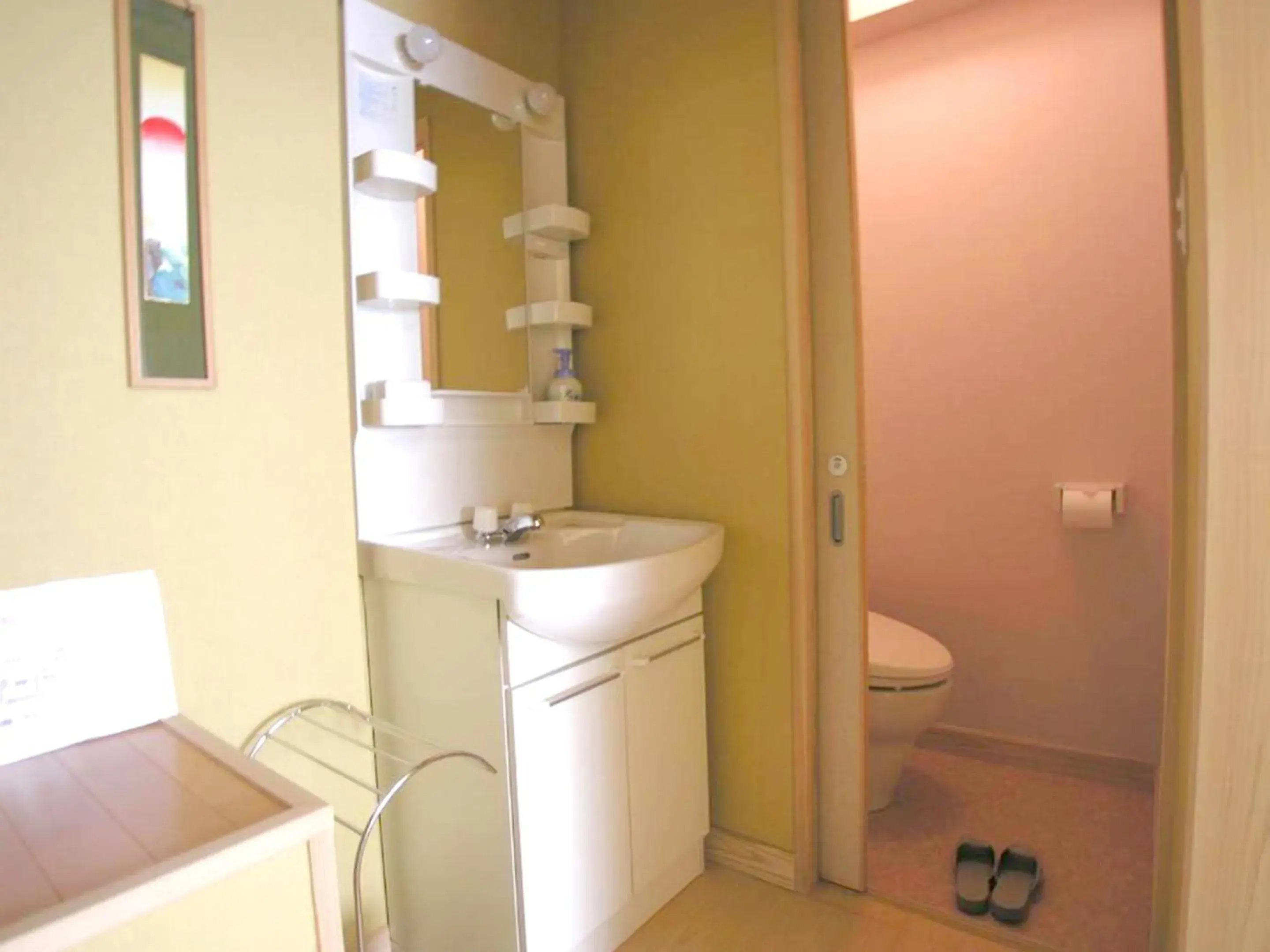 Standard Twin Room - single occupancy in Minshuku Inn Shirahama Ekinoyado Standard Twin Room - single occupancy in Minshuku Inn Shirahama Ekinoyado