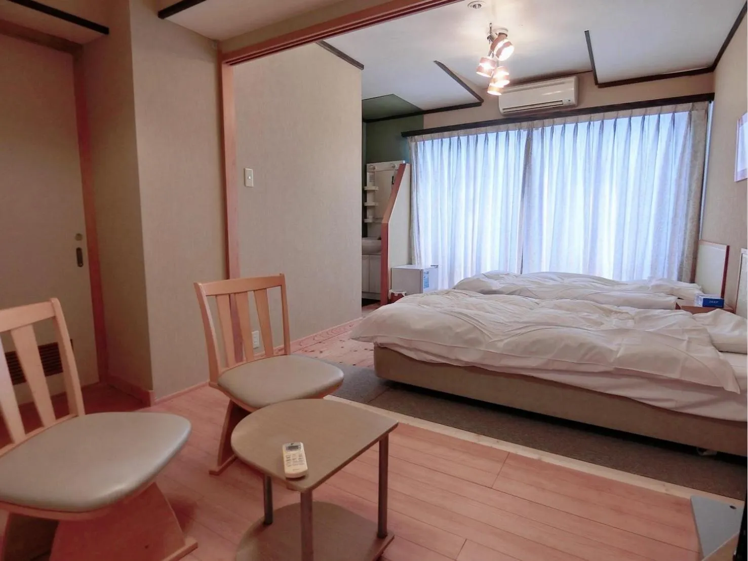 Photo of the whole room, Bed in Minshuku Inn Shirahama Ekinoyado
