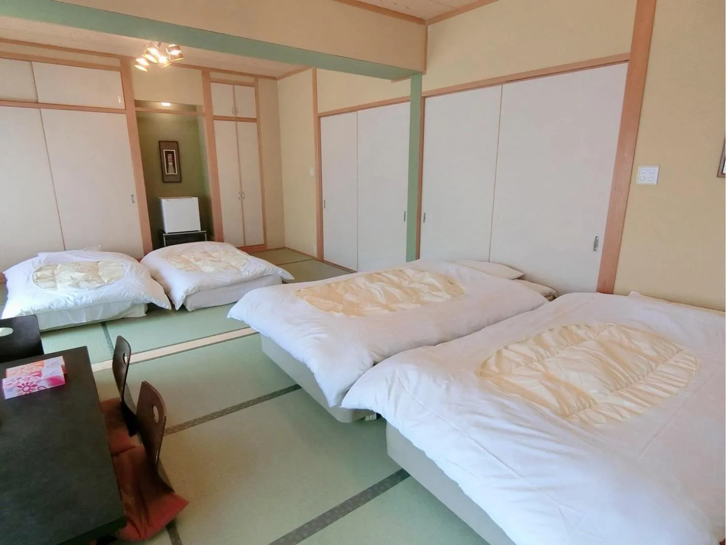 Photo of the whole room, Bed in Minshuku Inn Shirahama Ekinoyado